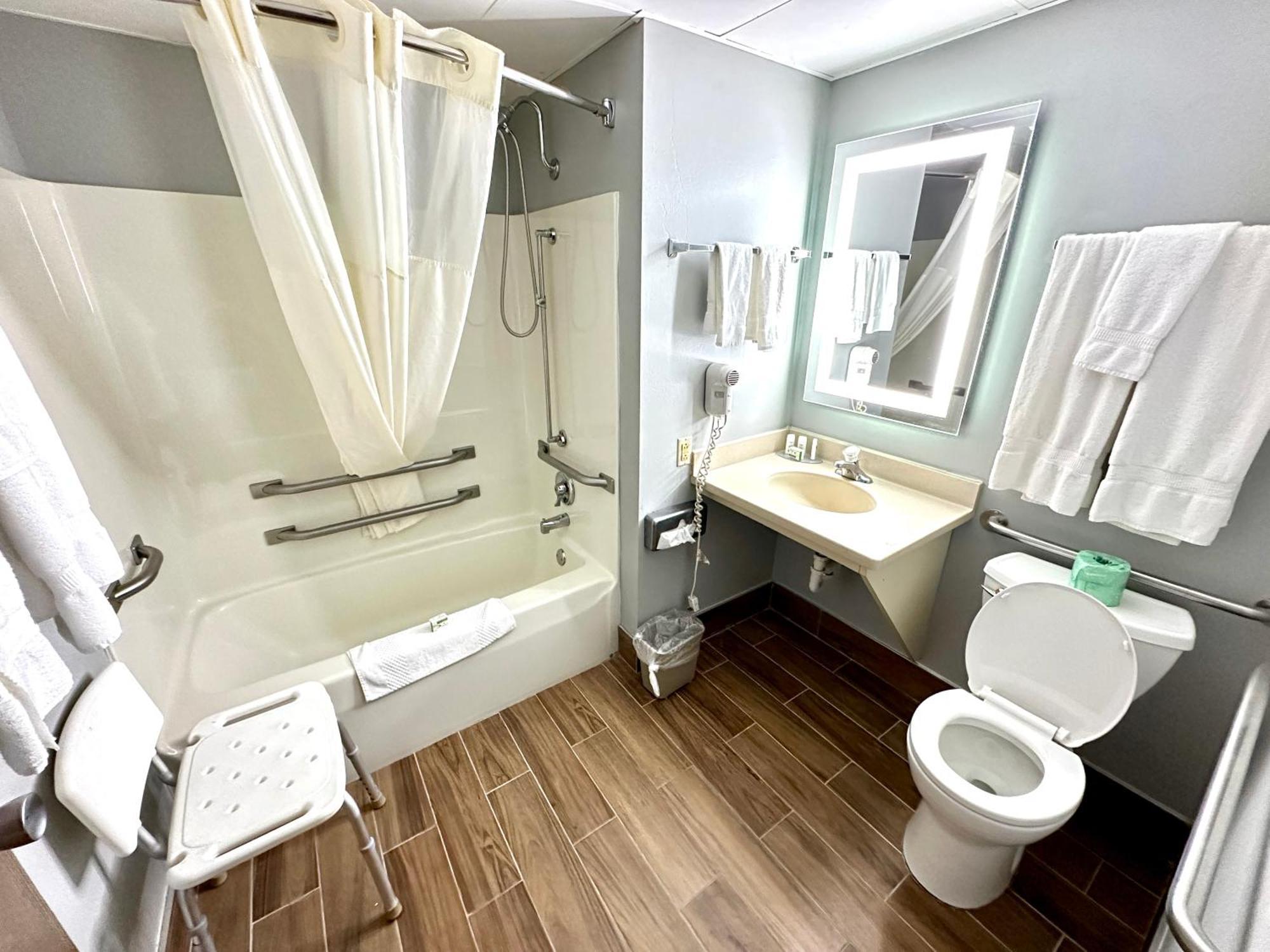 Queen Room Two Queen Beds Mobility Access Bathtub Grab Bars Non-Smoking