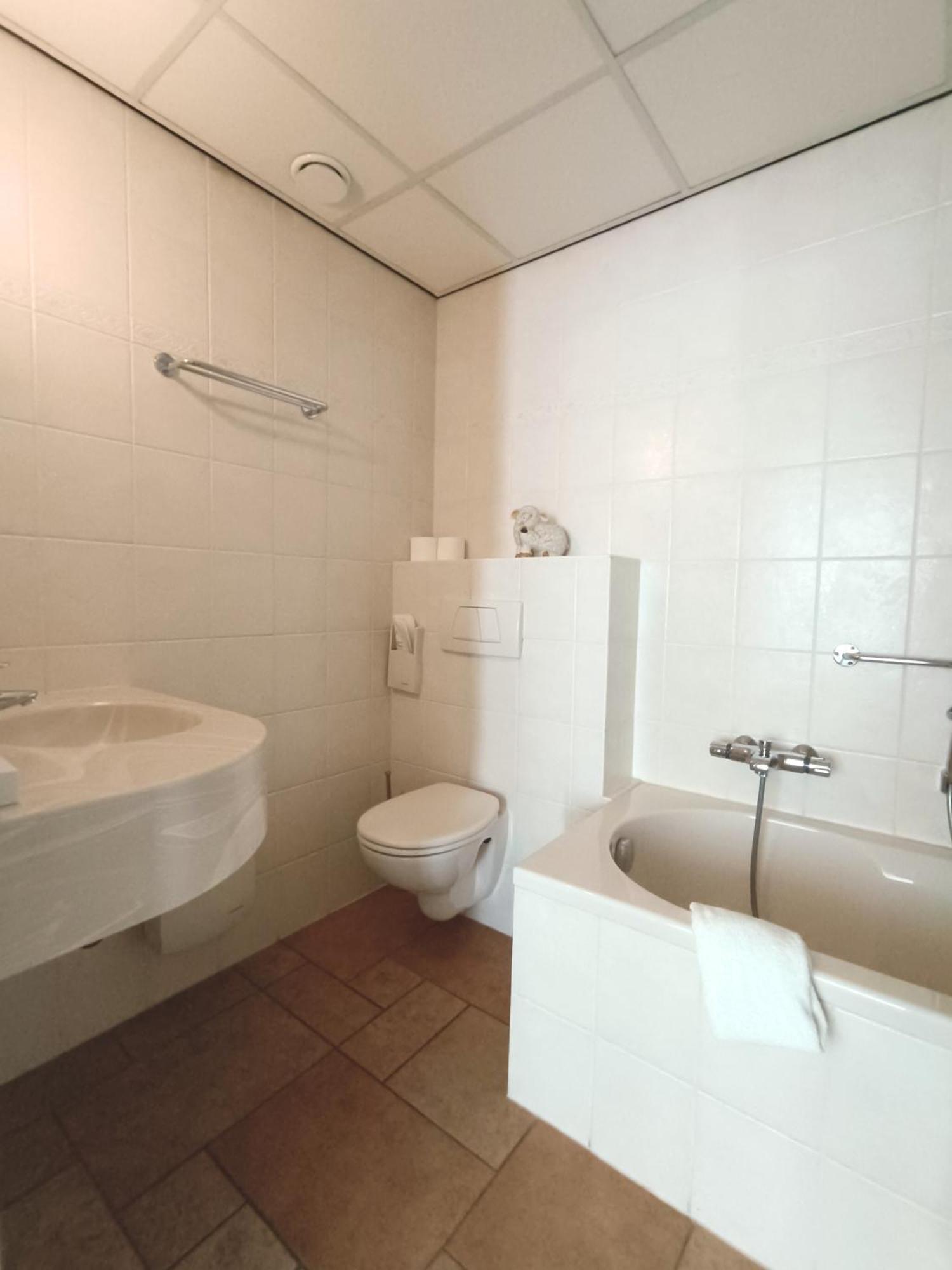 Triple Room Bath,1597613574:JPEG