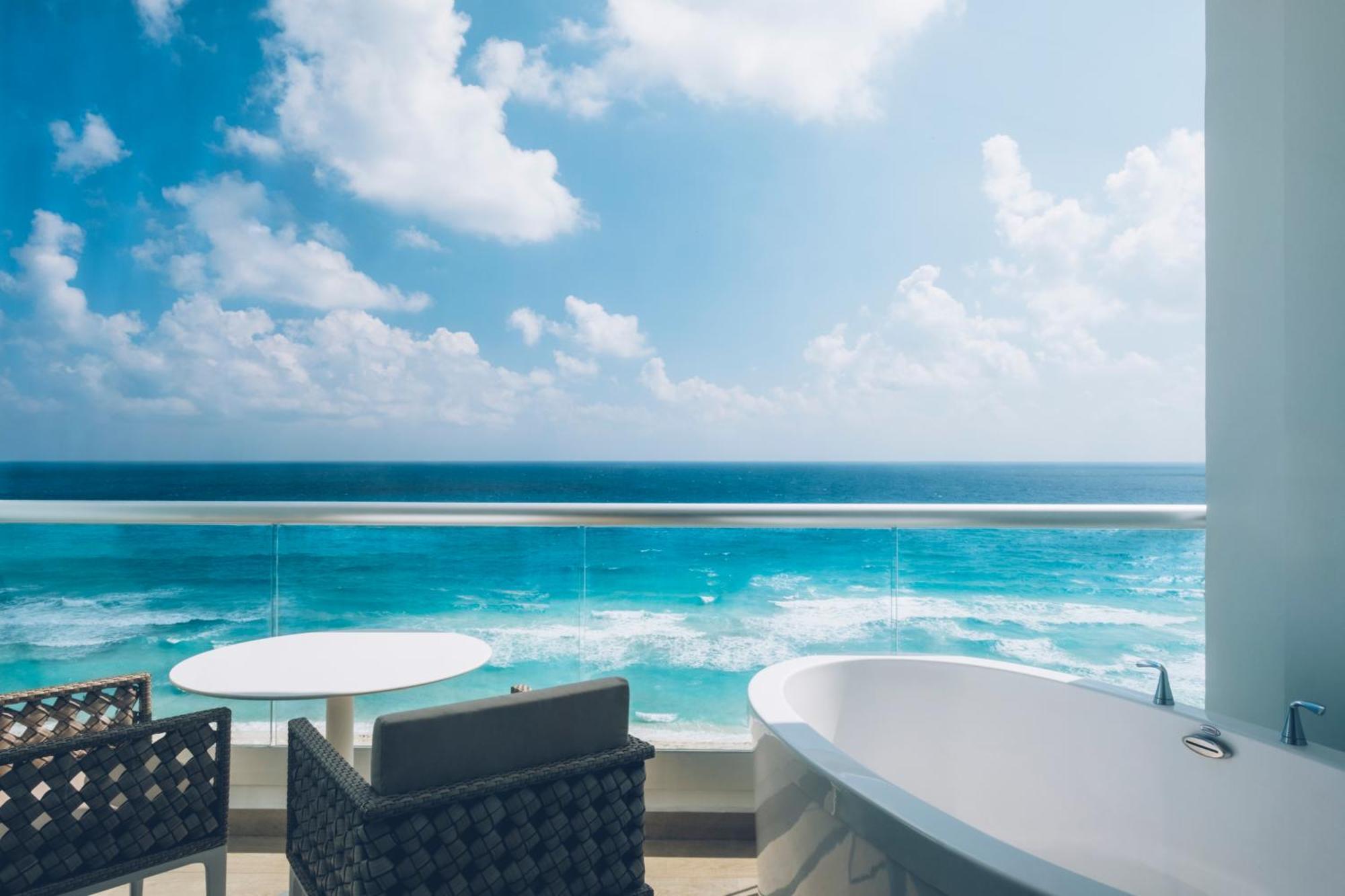 Junior Suite Ocean Front Panoramic