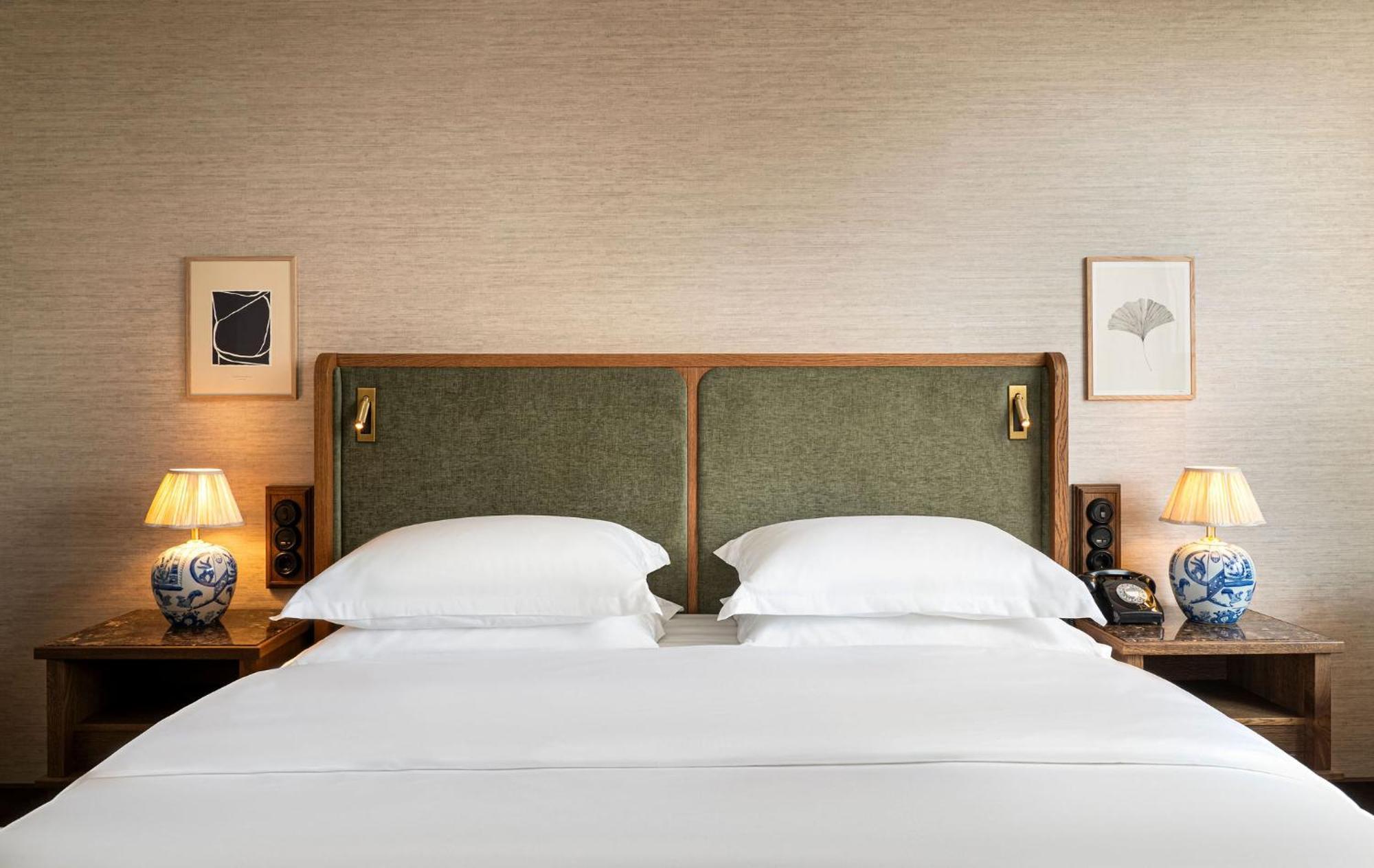 Deluxe Junior King Suite,1598888036:JPEG