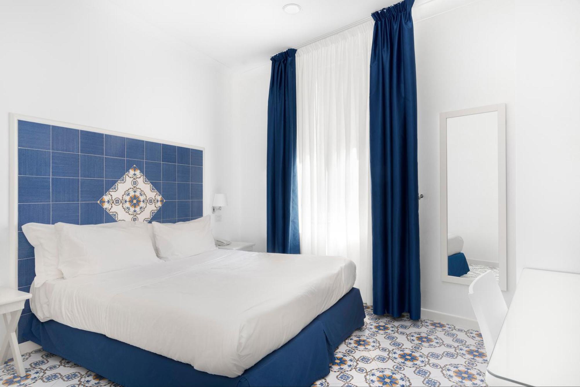 Classic Double Room Small Double Bed