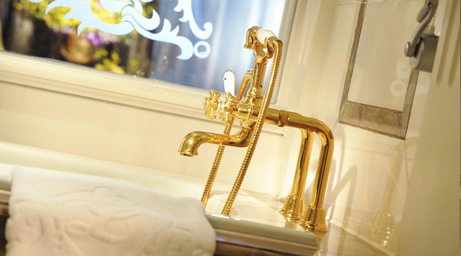 Noble Grand Deluxe King Room,1598896766:JPEG
