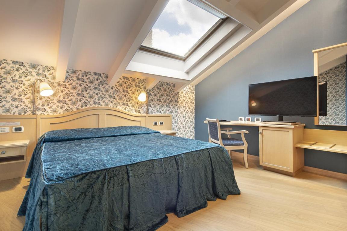 Single Room & Spa,1653536224:JPEG