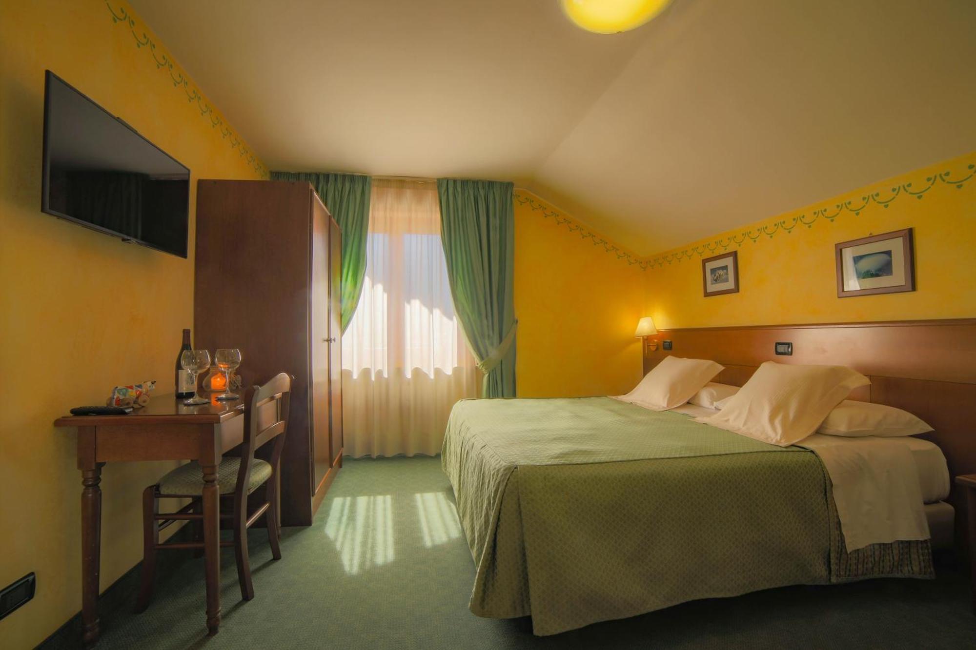 Double or Twin Room,1598903195:JPEG