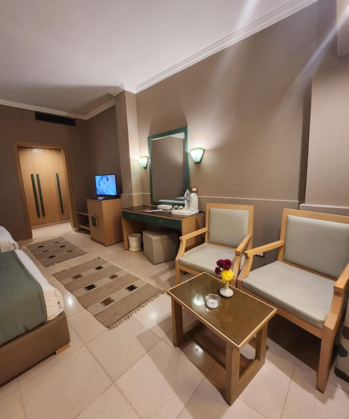Bungalow Room