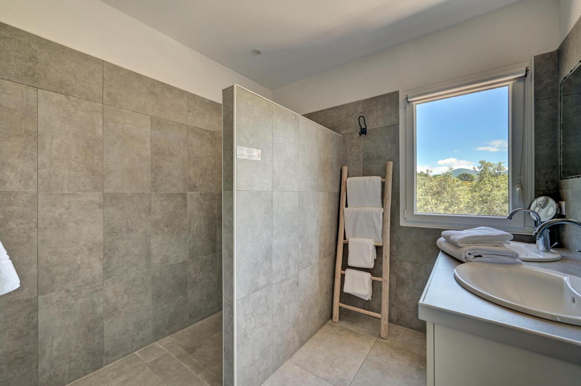 Deluxe Family Suite,1598927533:JPEG