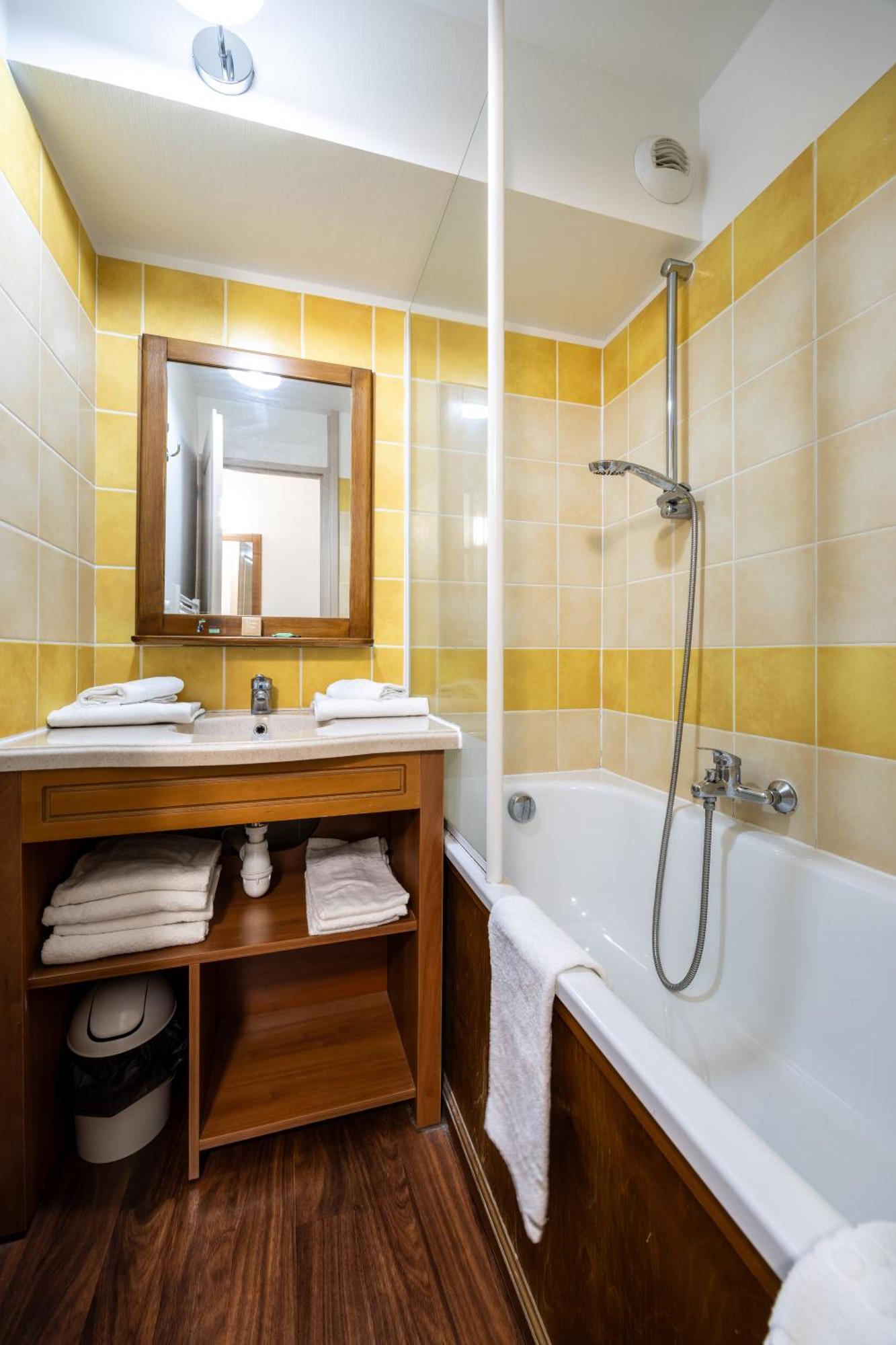 One-Bedroom Apartment Sleeping Alcove,1599640077:JPEG