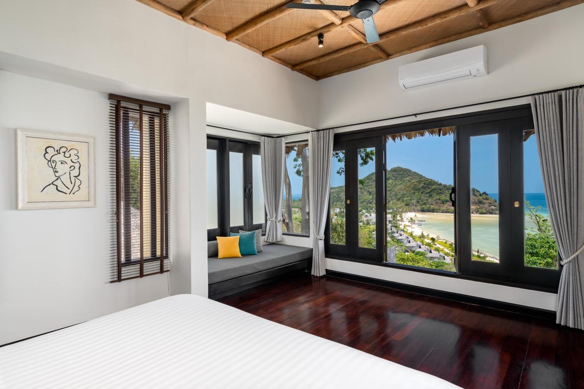 Villa con Piscina e Vista Oceano - Lato Collina