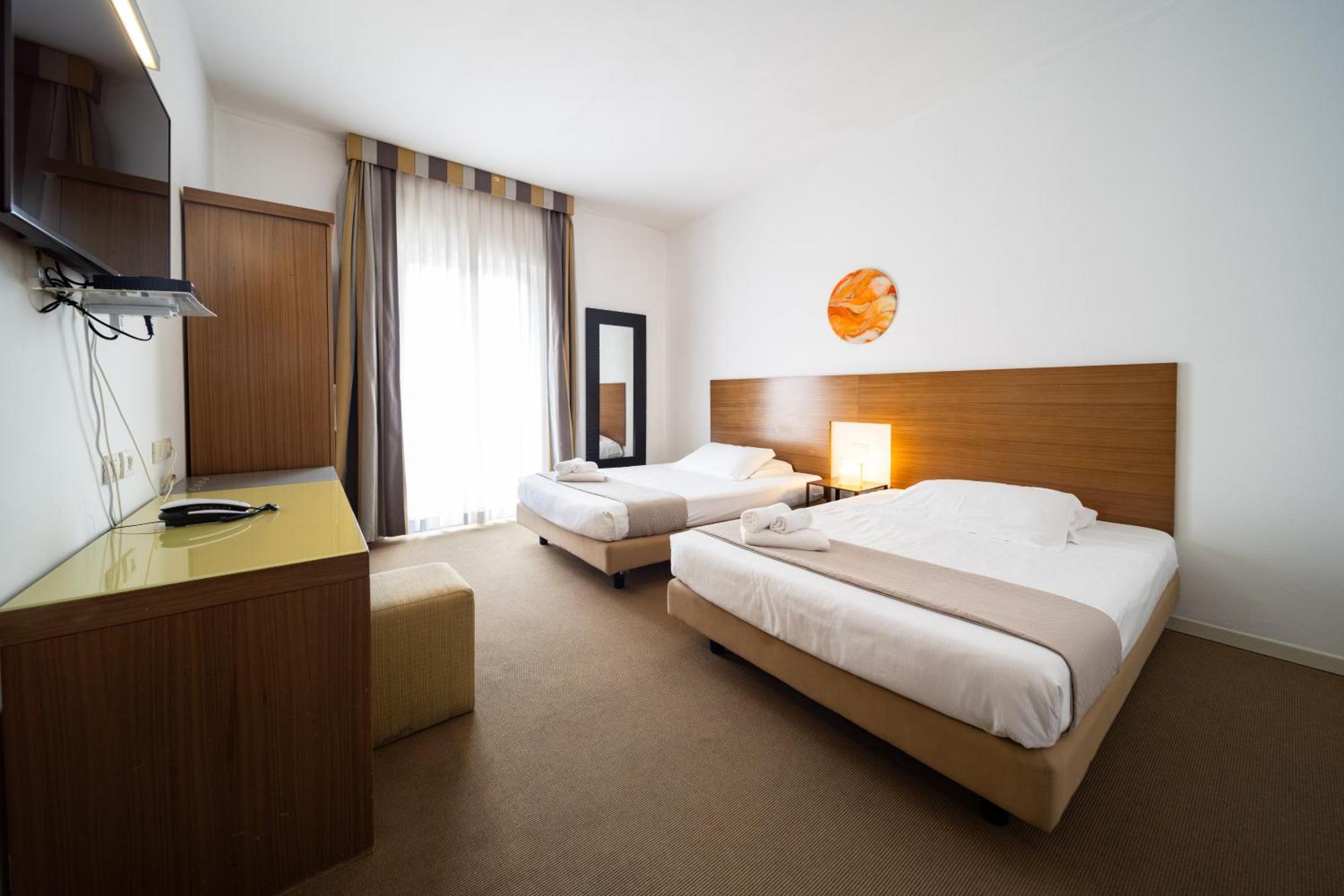 Deluxe Quadruple Room,1599645557:JPEG