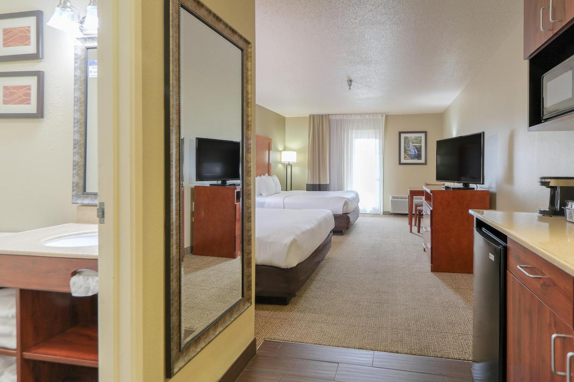 Queen Room Two Queen Beds Non-Smoking