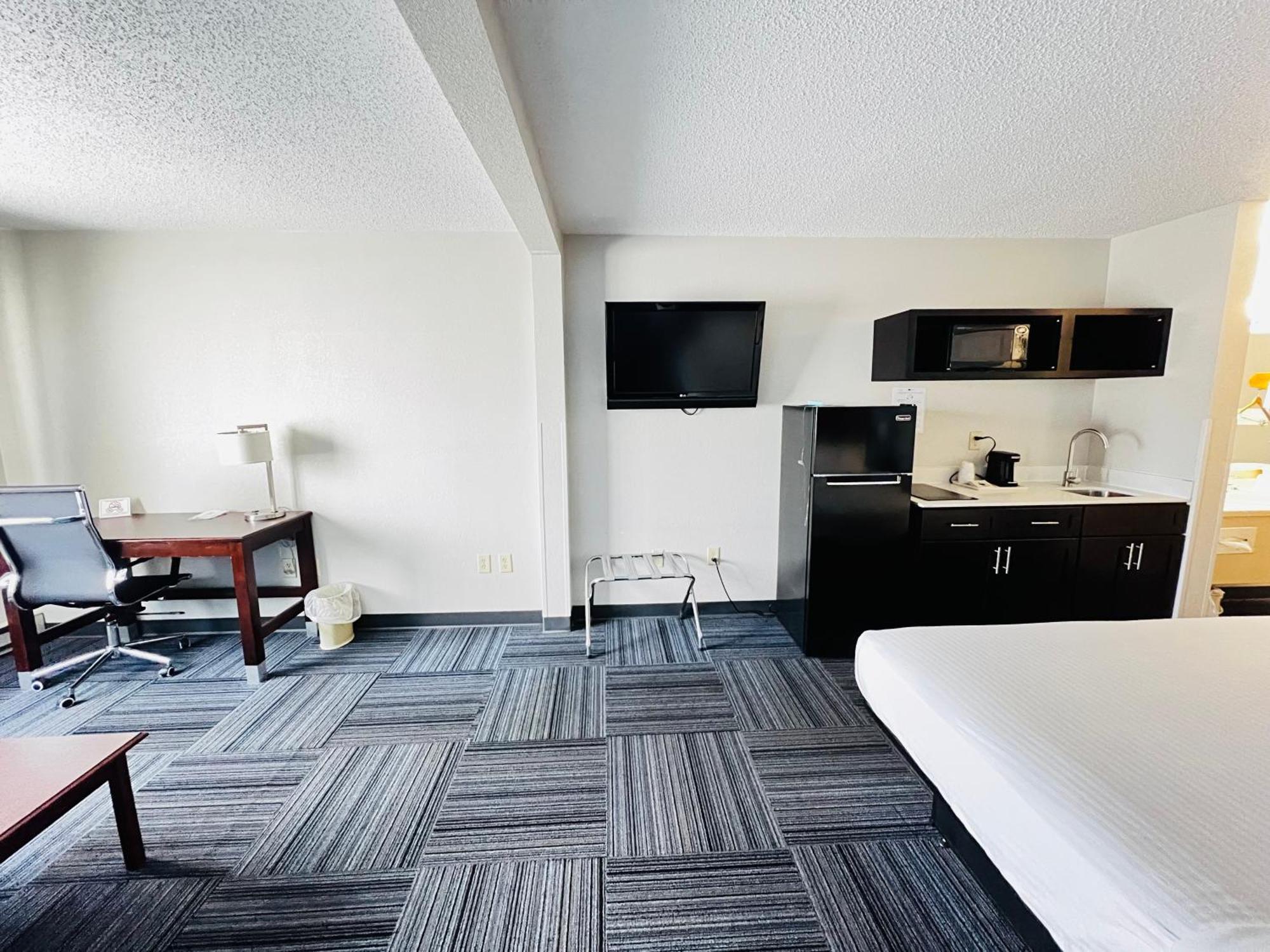 King Room One King Bed Kitchen Non-Smoking,1599659513:JPEG