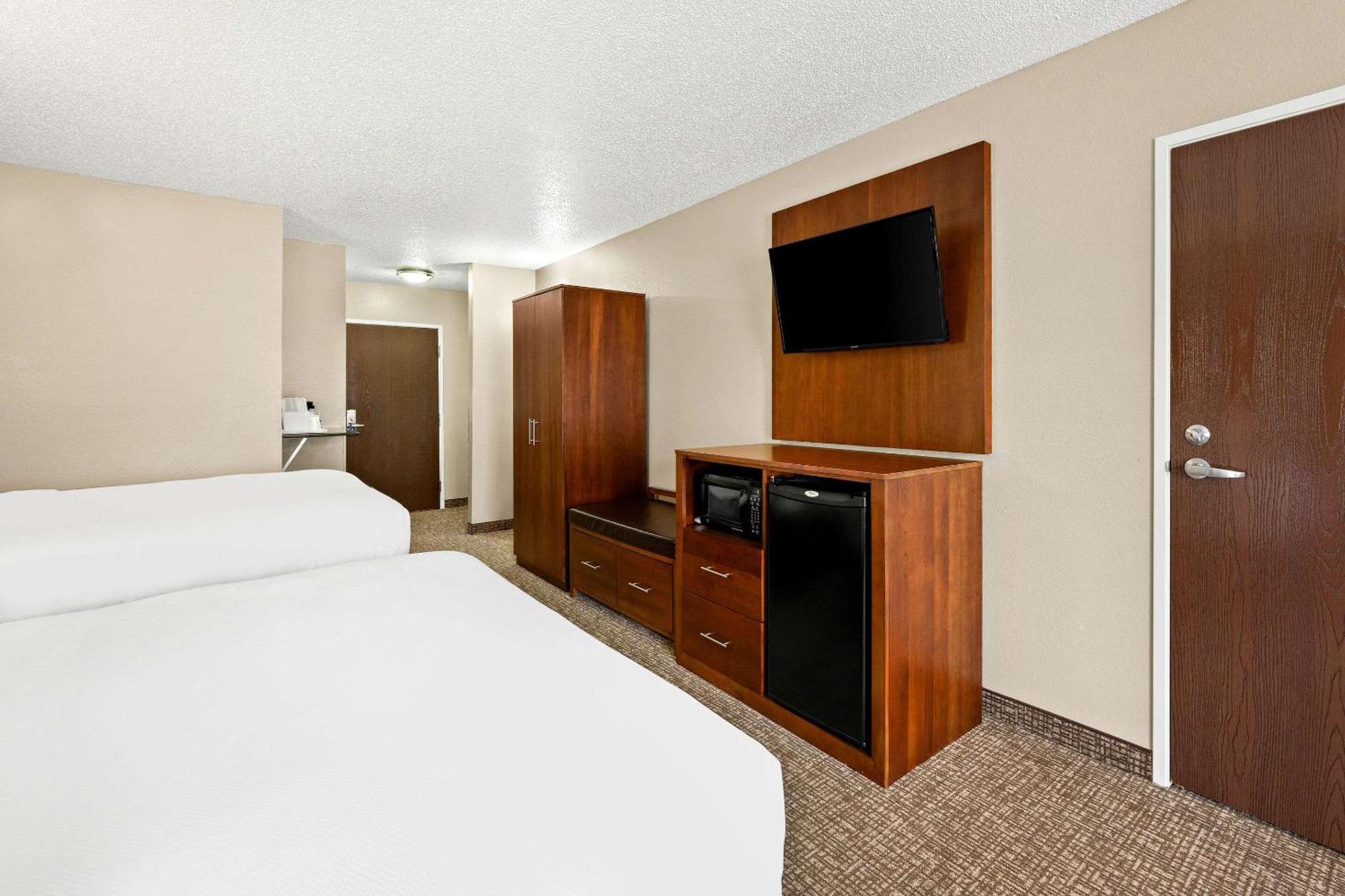 Queen Room with Two Queen Beds - Non-Smoking