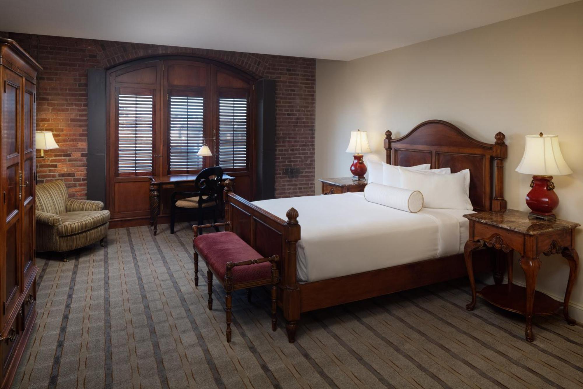 1 Queen Bed Accessible