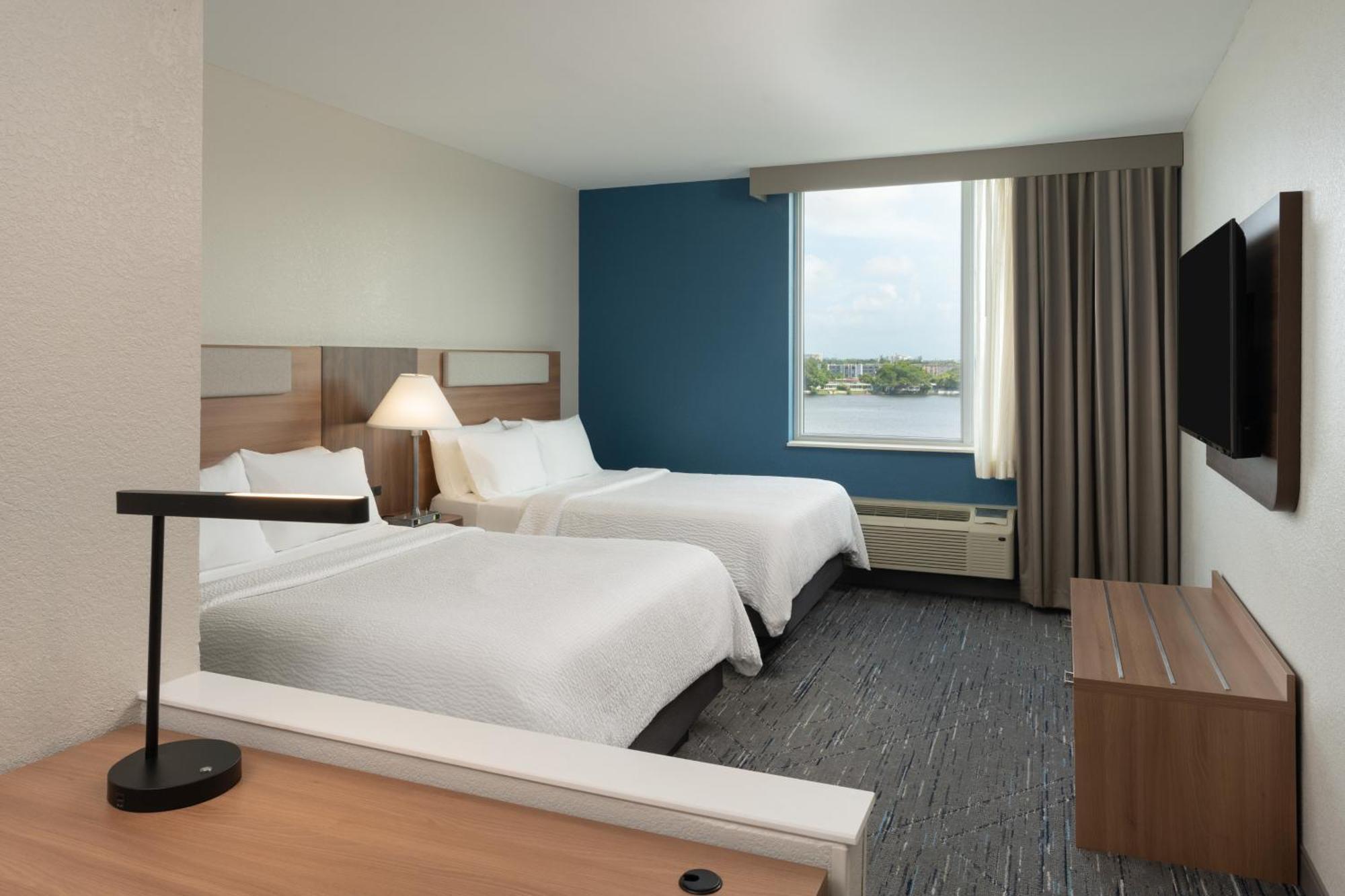 Queen Suite Two Queen Beds