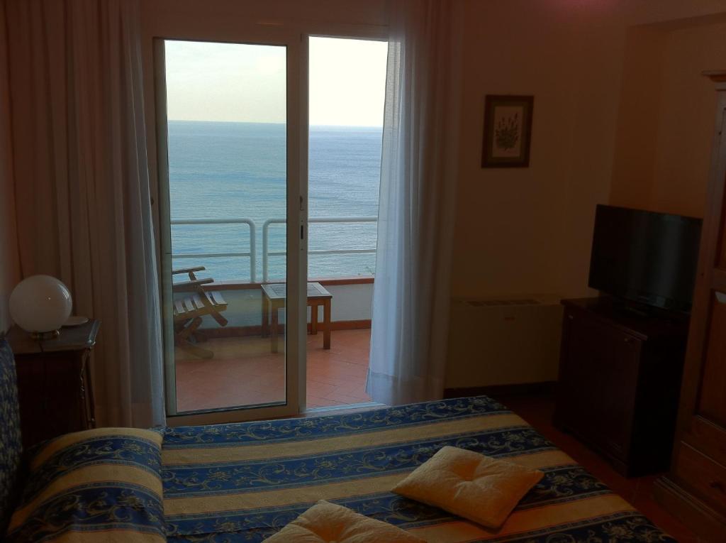 Deluxe Double Room Sea View,20187439:JPEG