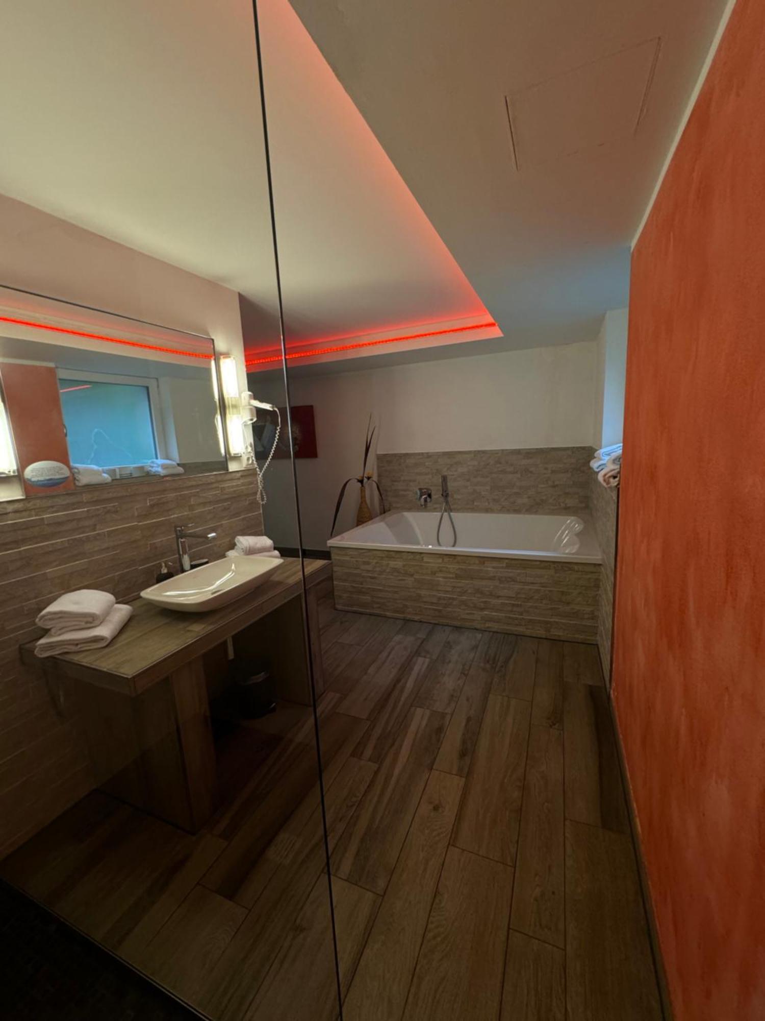 Deluxe Suite,1600223130:JPEG
