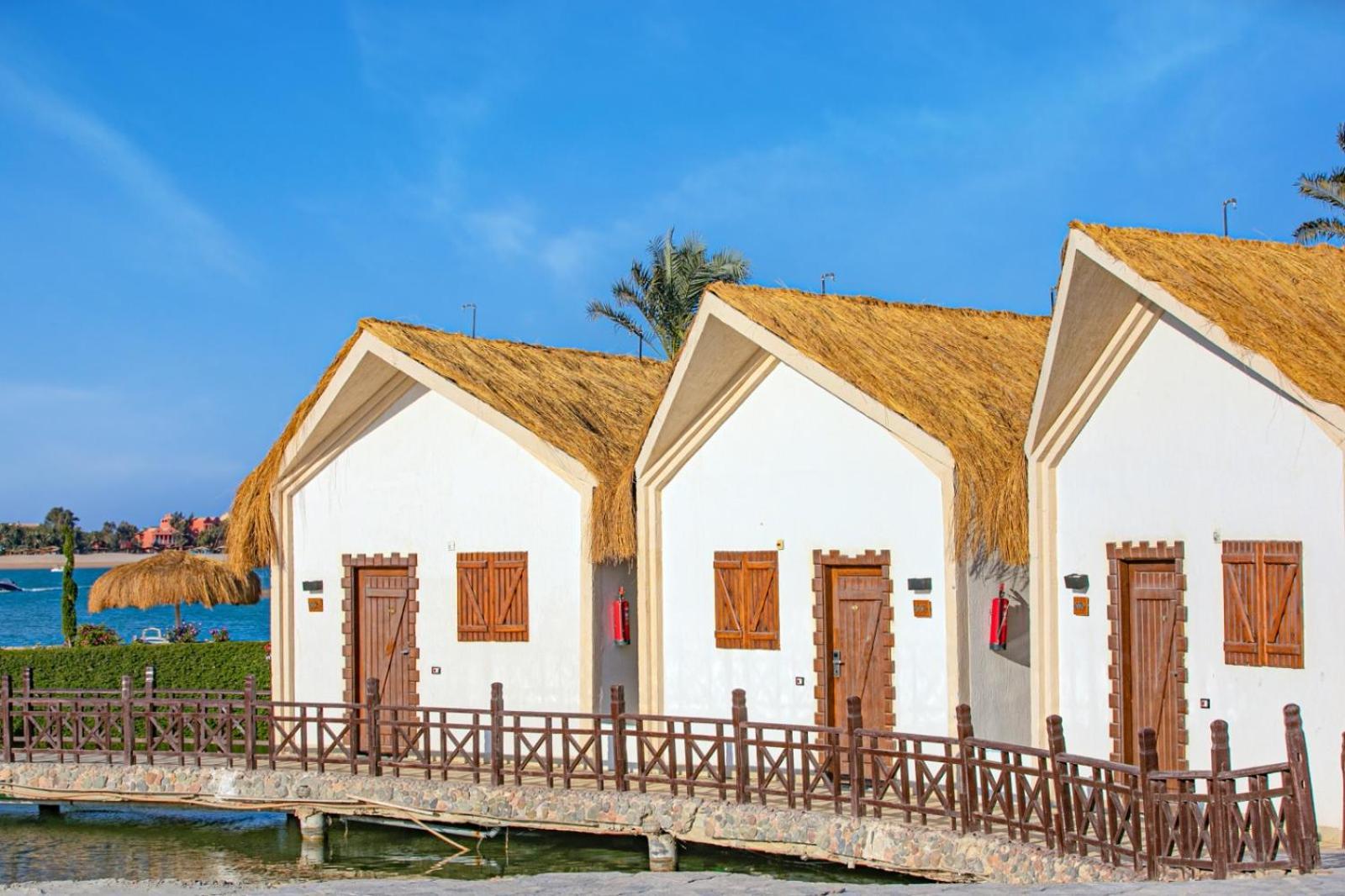 Pool Bungalow