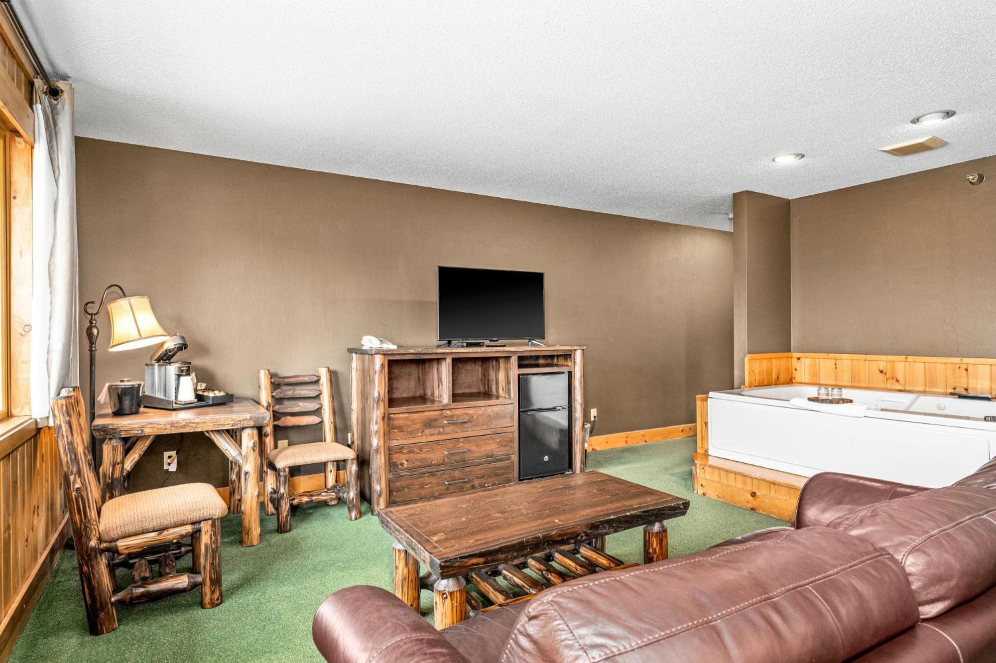 King Whirlpool Spa Guest Room