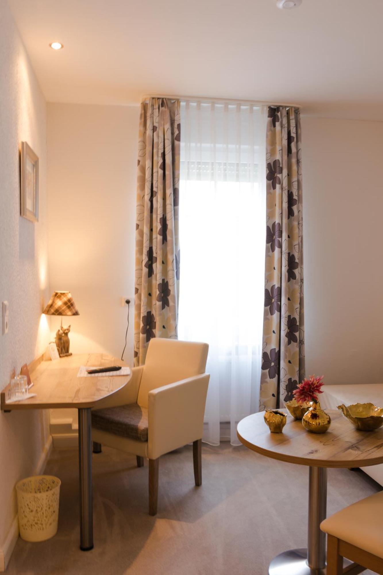 Single Room,1666044407:JPEG