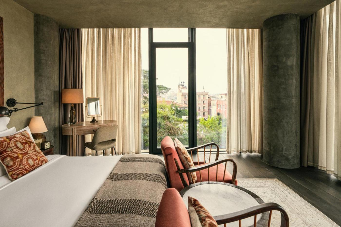 Medium Room