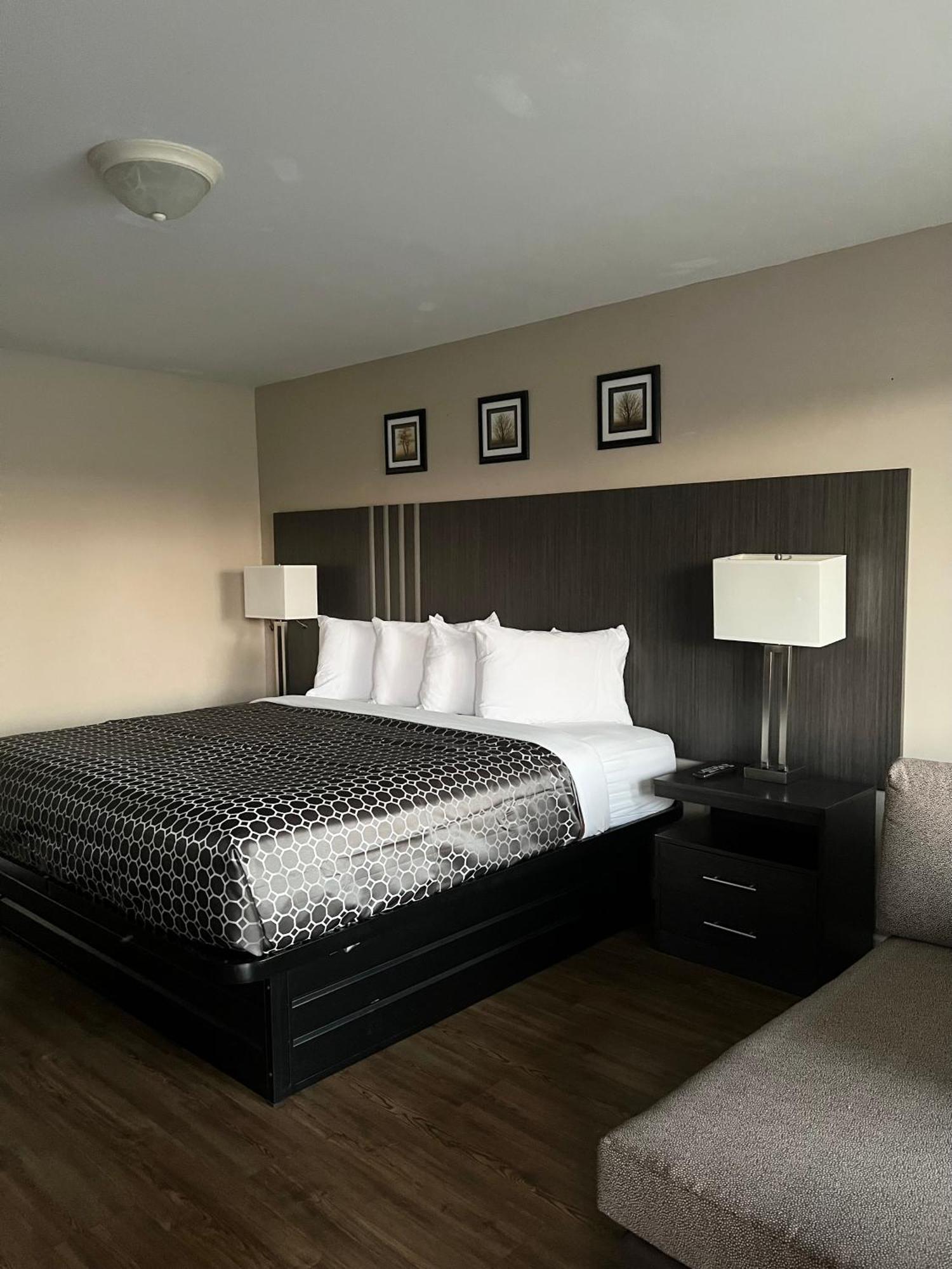 Standard King Room