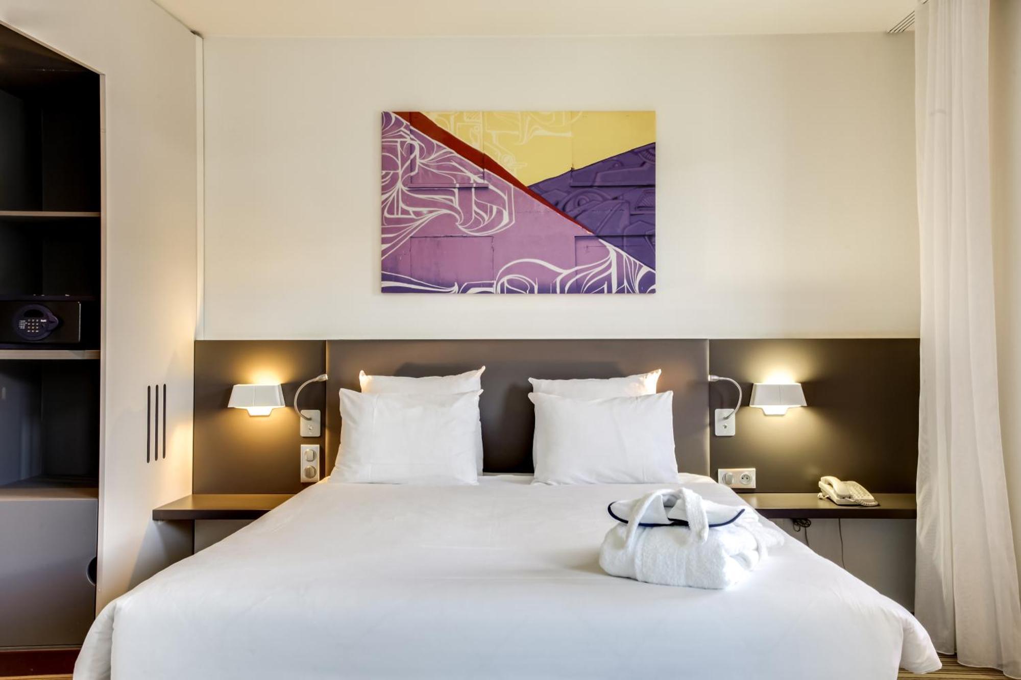 Executive Suite One Double Bed One Single Sofa Bed