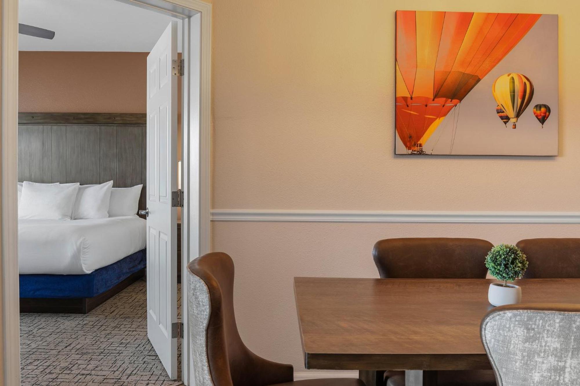 Deluxe Apartment