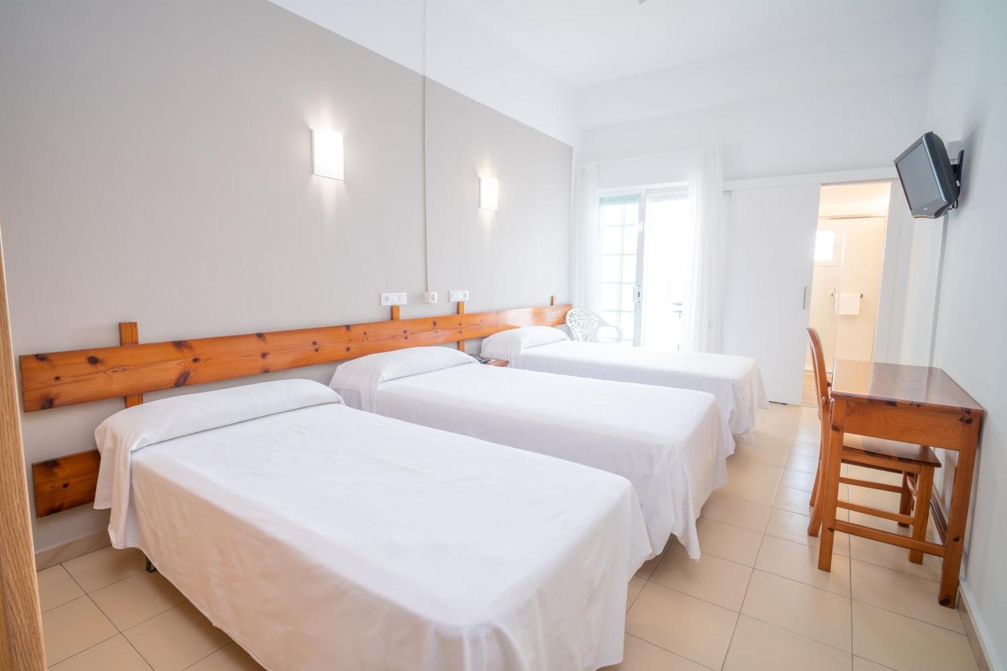 Habitación Doble con cama supletoria (2 adultos + 1 niño)
