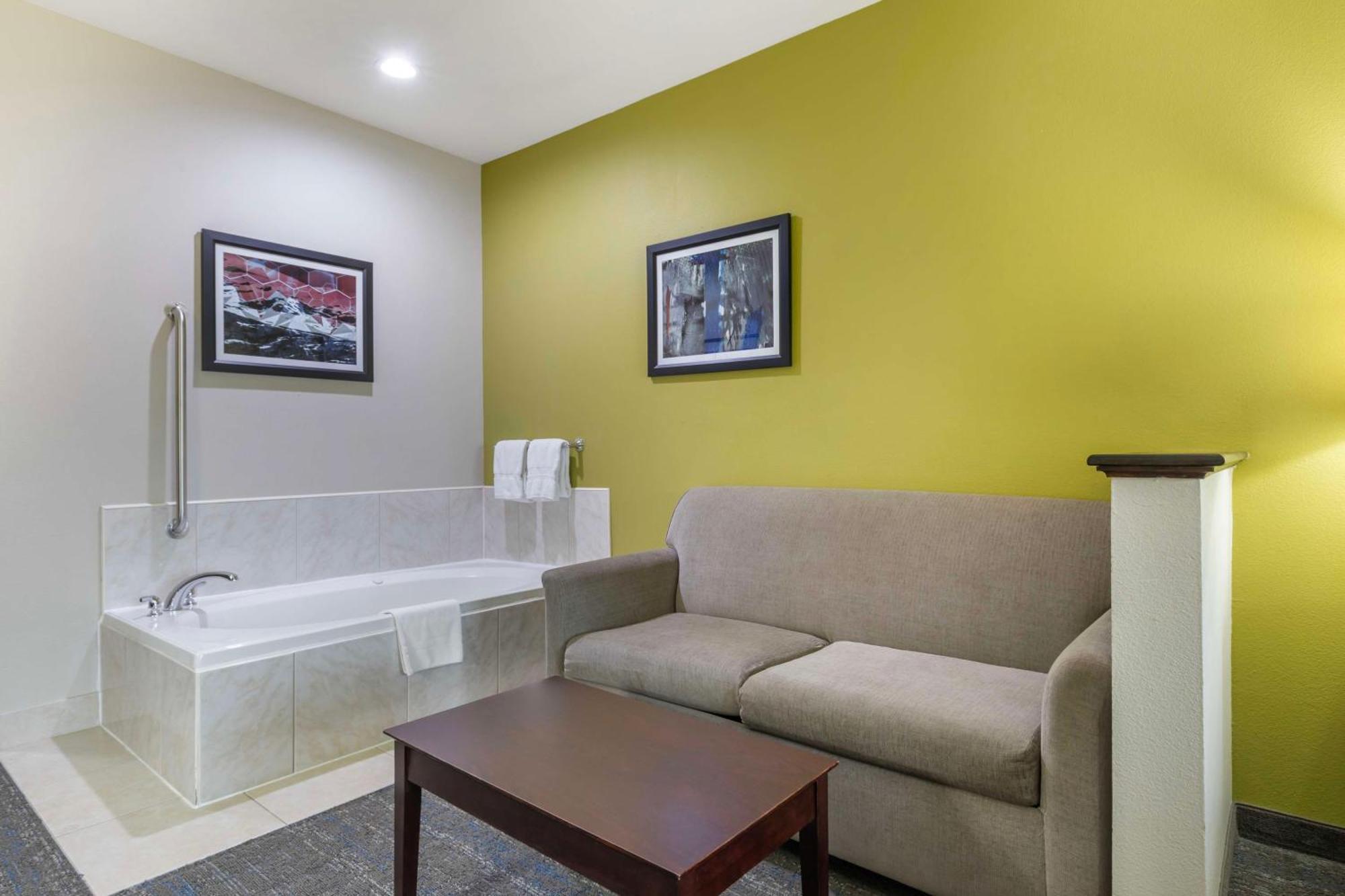 King Room with Spa Bath - Non-Smoking