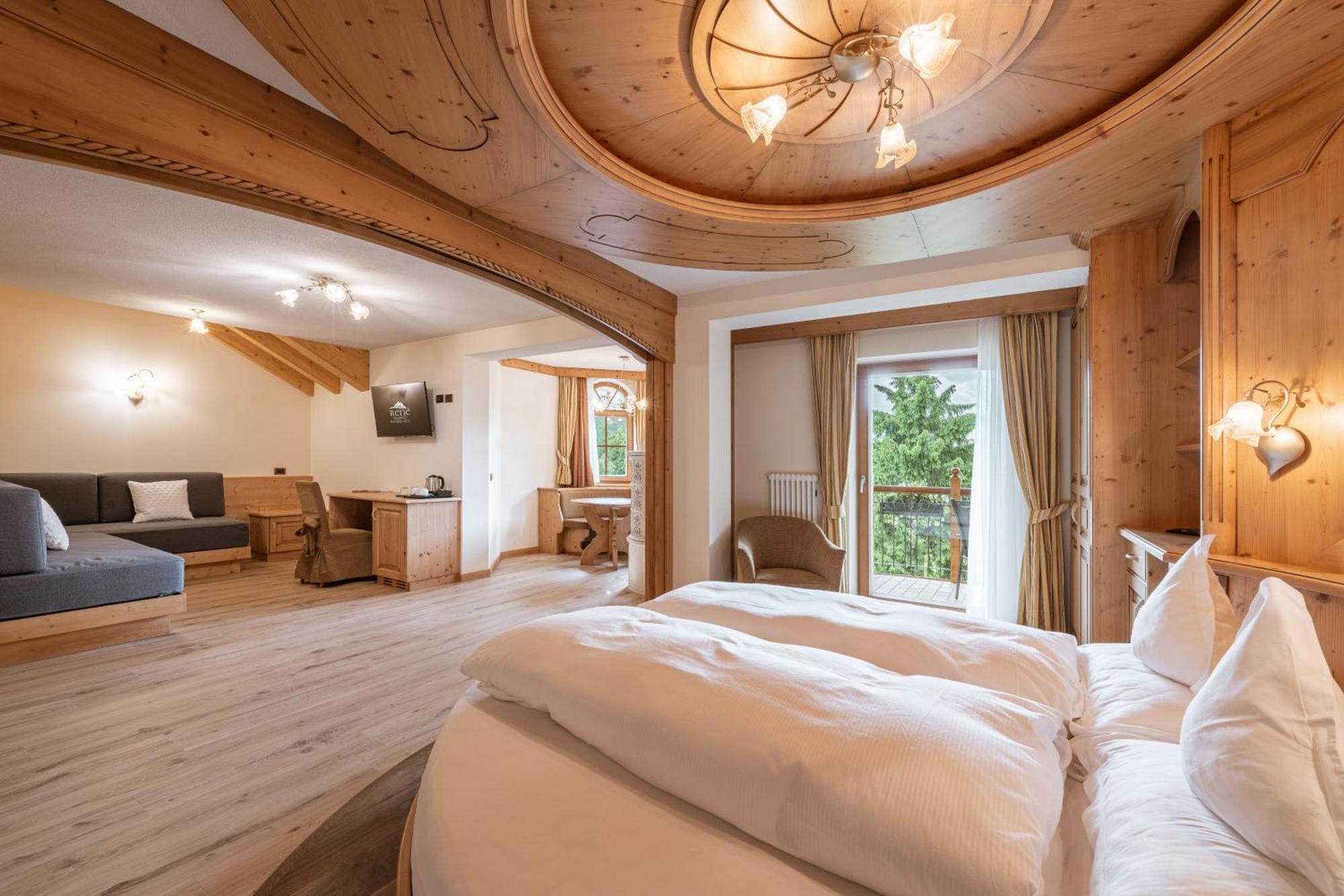 Deluxe Queen Suite