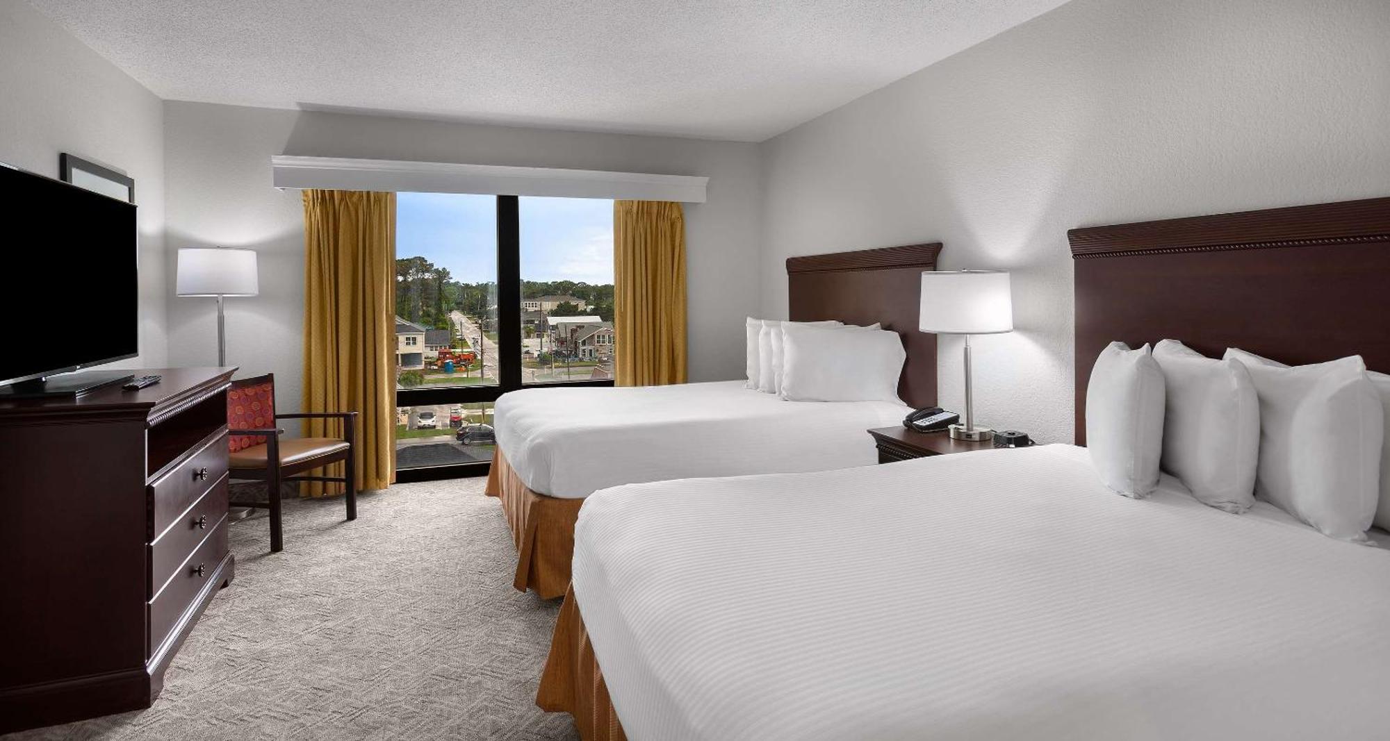 Oceanfront Suite Kitchenette Two Queen Beds Sofa Bed Non-Smoking,1708089895:JPEG