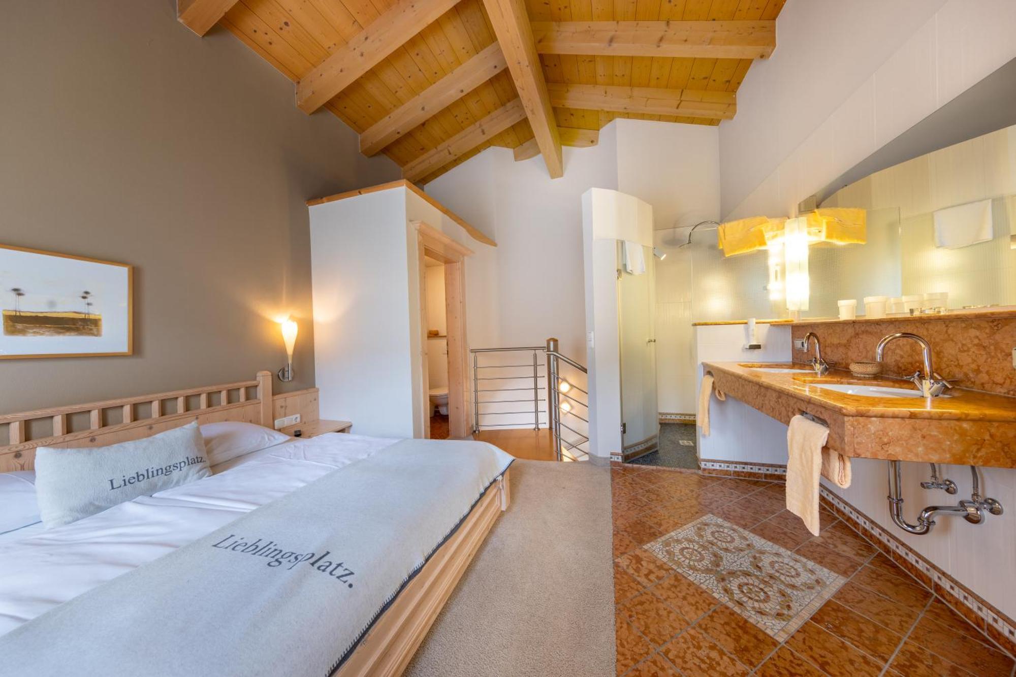 Junior Suite,1600579814:JPEG