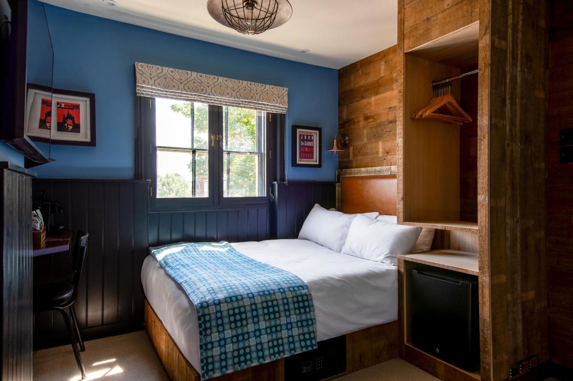Small Double Room,1600580194:JPEG
