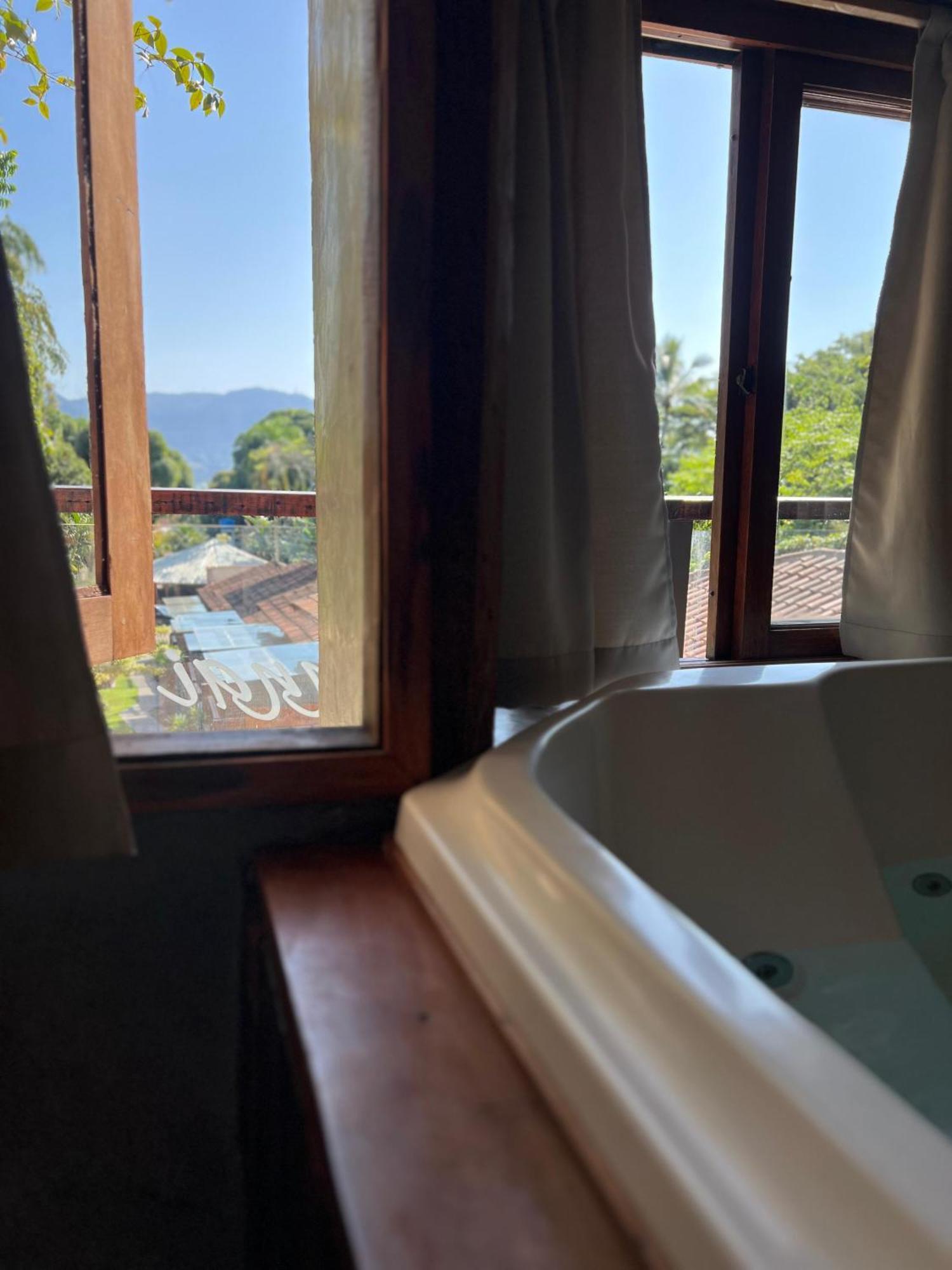 Deluxe Double Room Bath