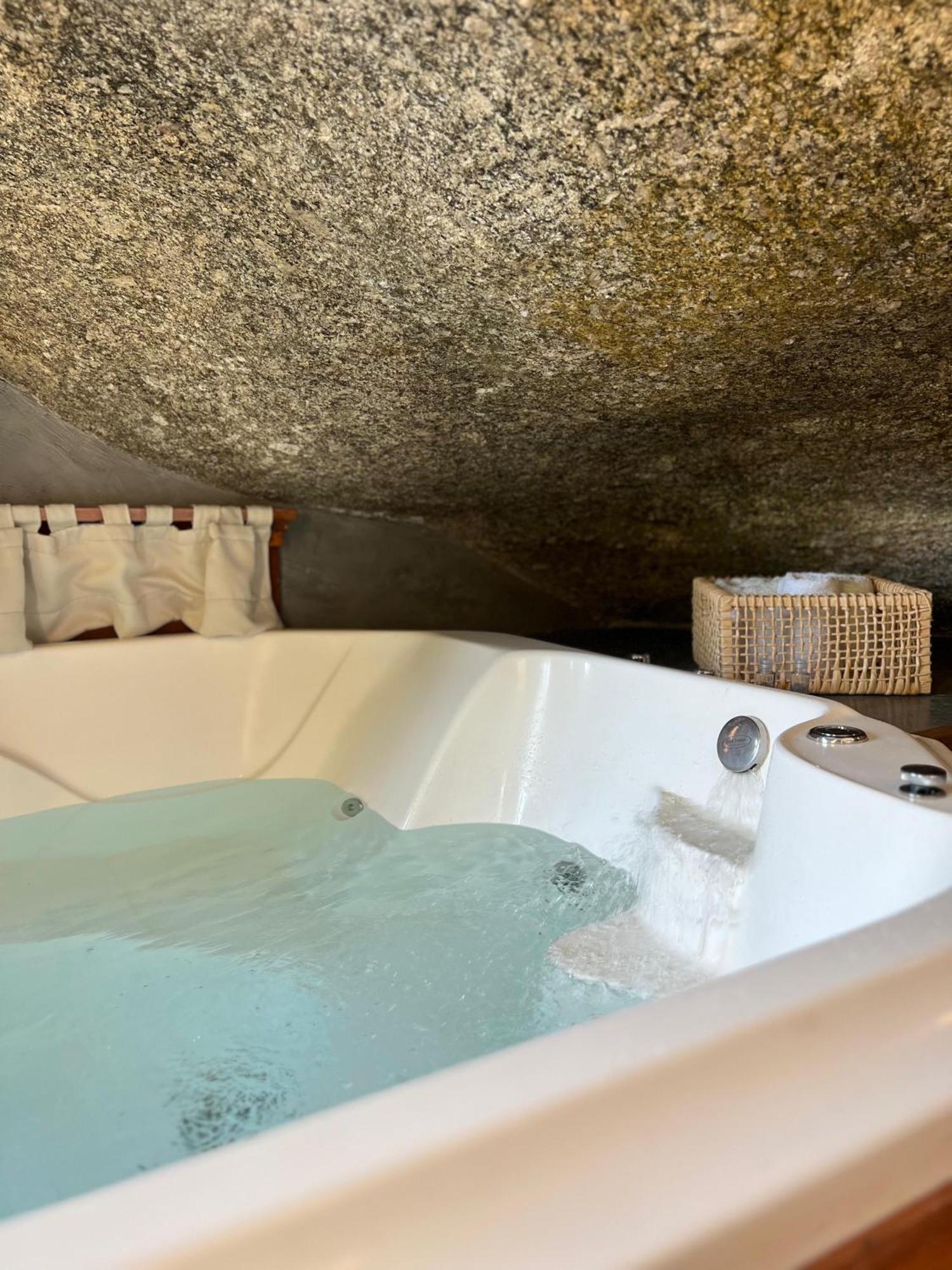 Deluxe Double Room Bath