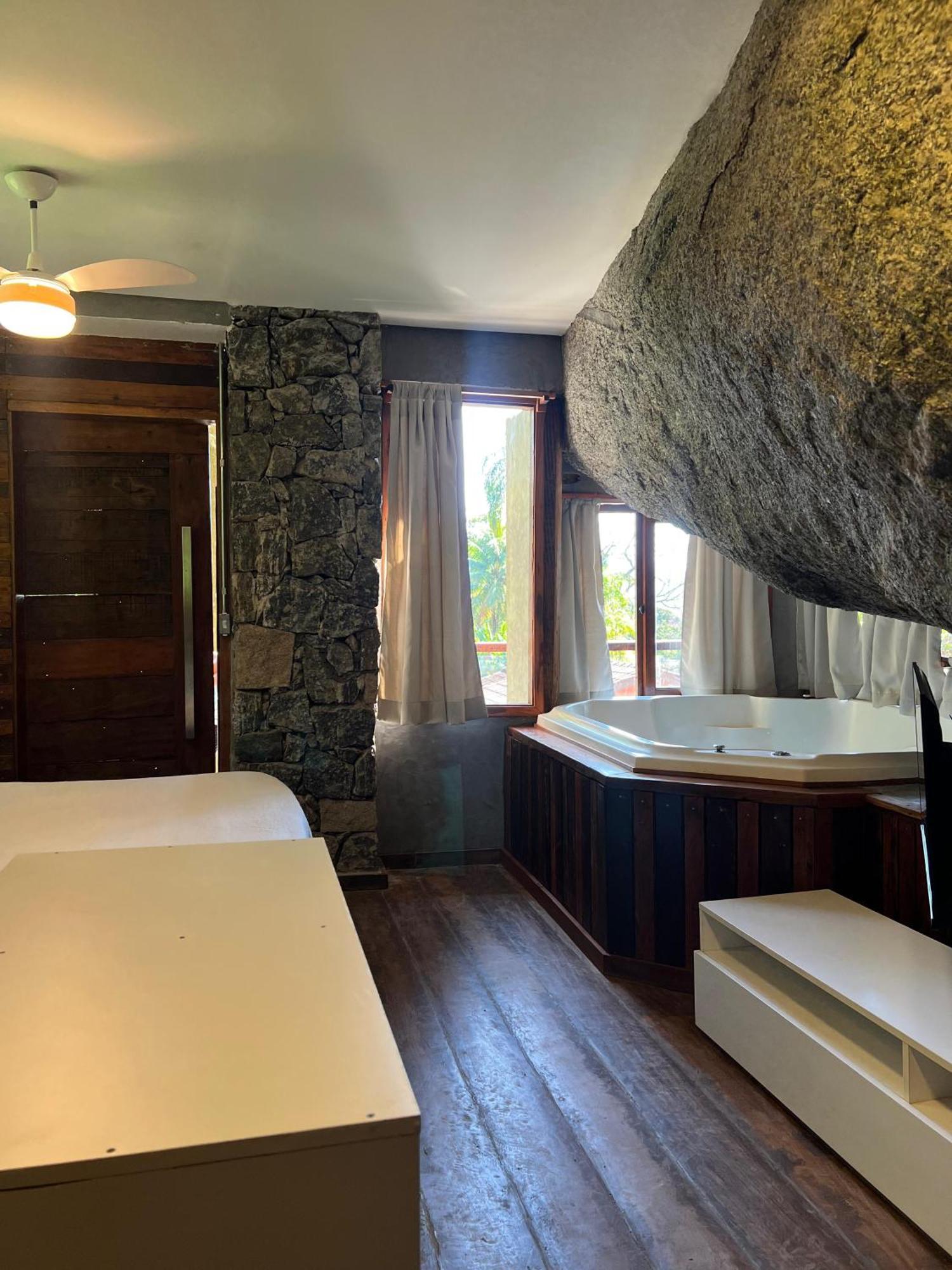 Deluxe Double Room Bath
