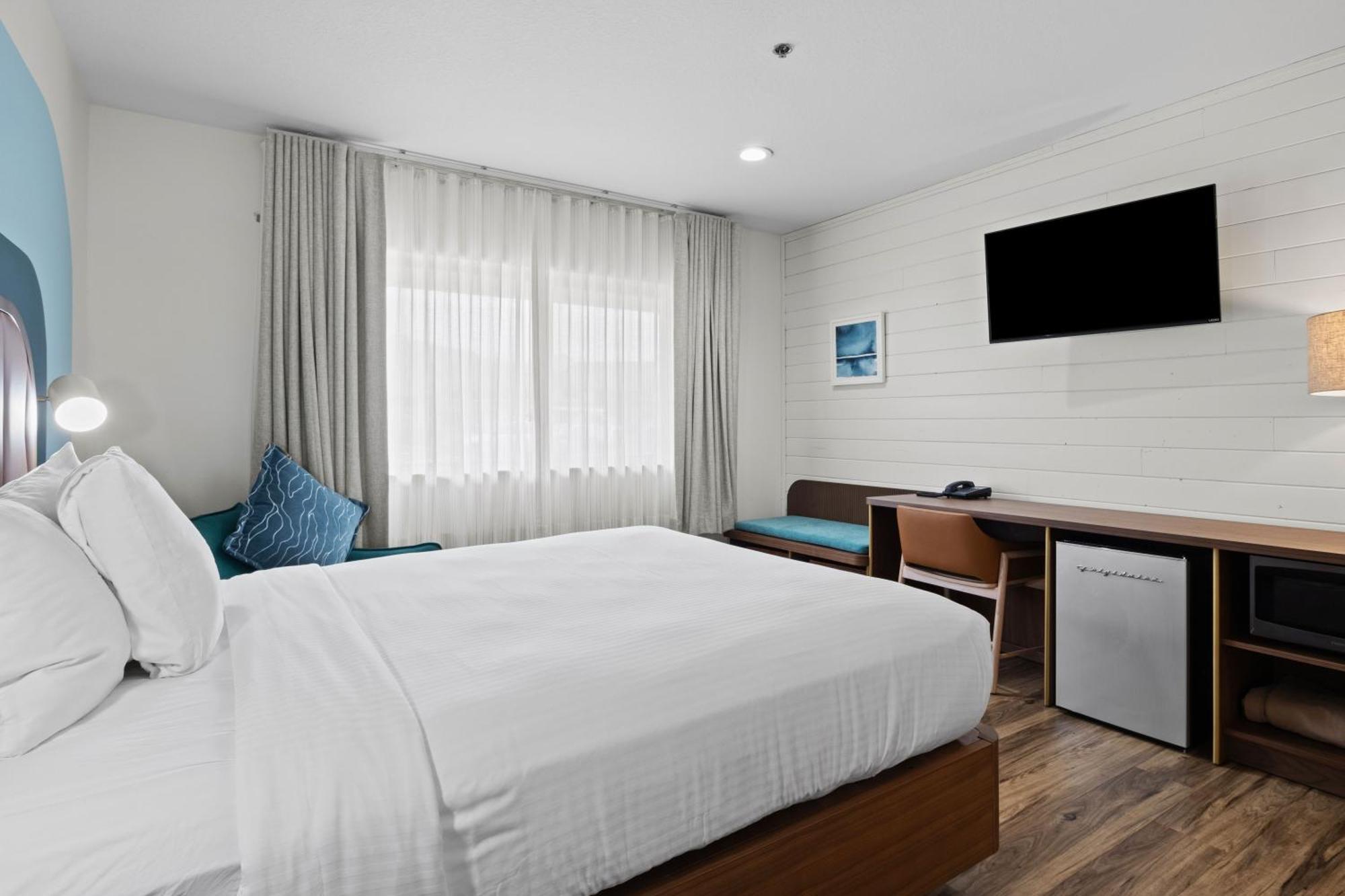 Queen Room Hillside View