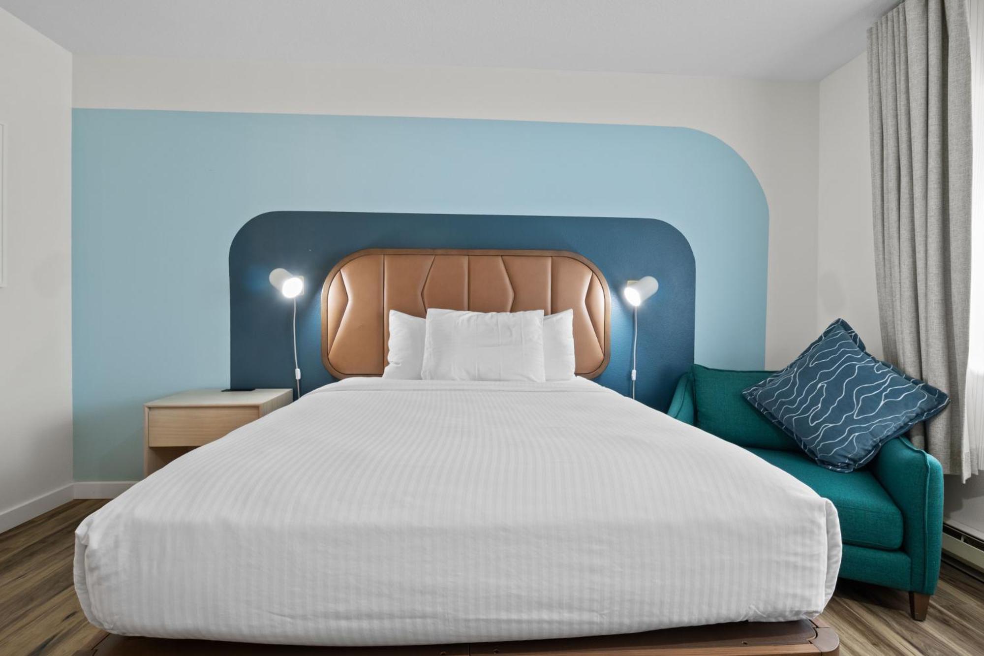 Queen Room Hillside View