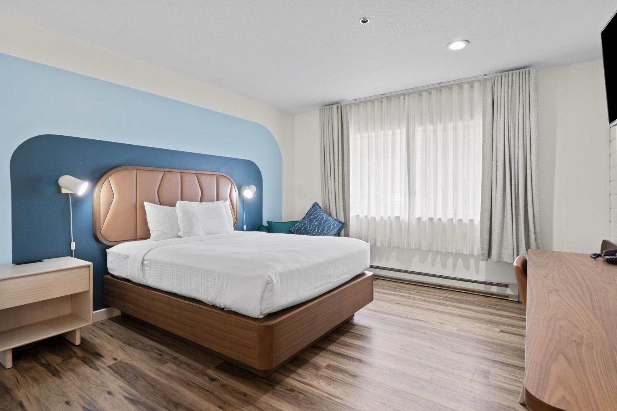 Queen Room Hillside View