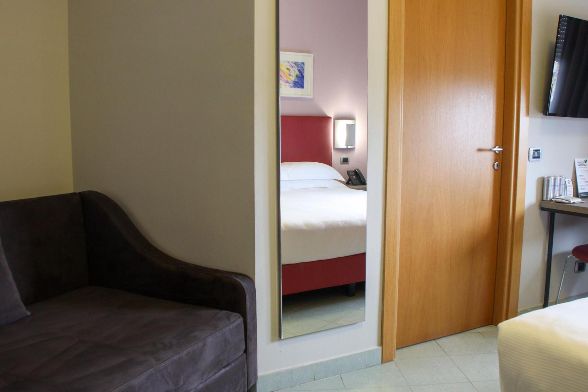 Deluxe Triple Room Sea View,1552060300:JPEG