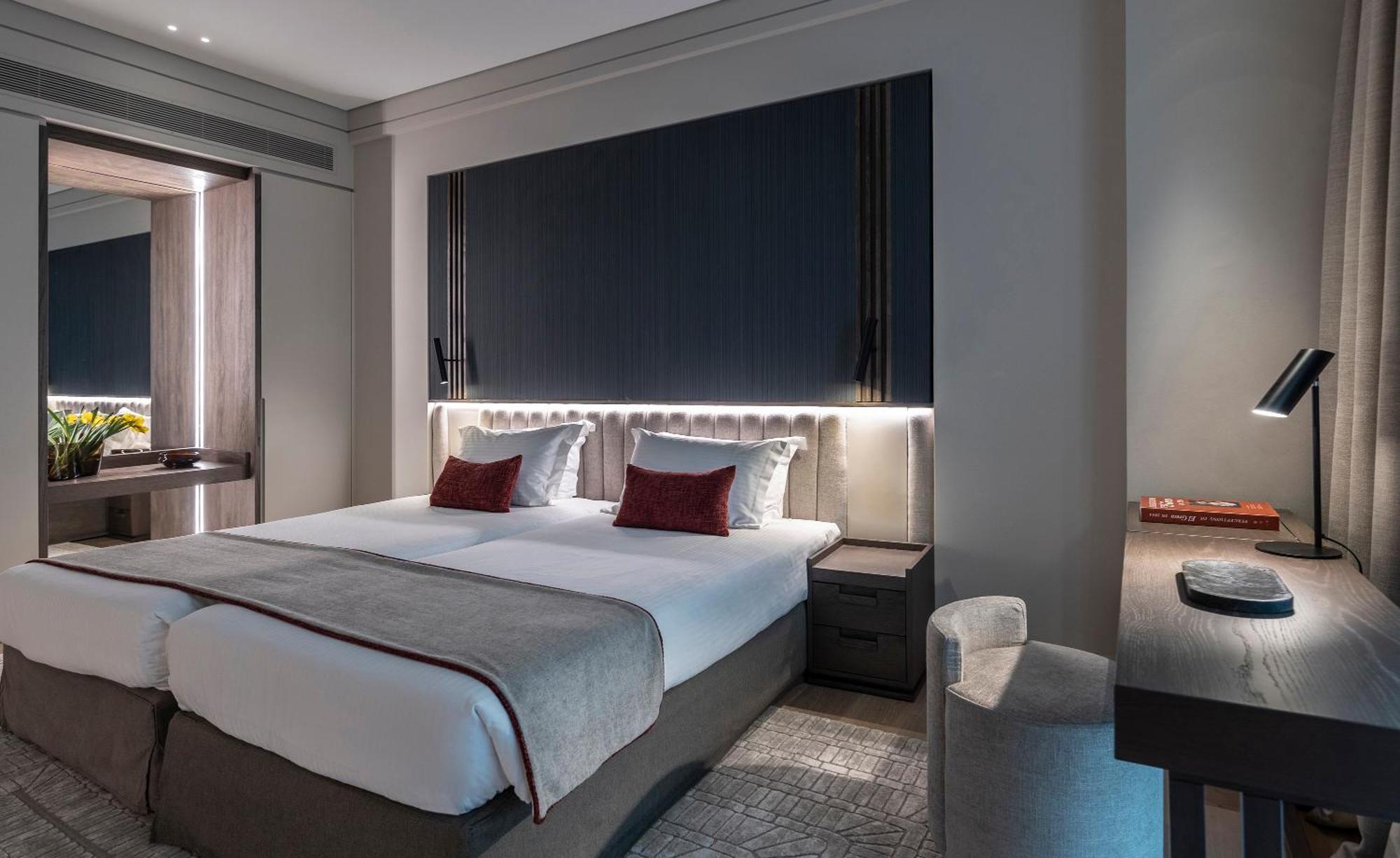 Deluxe City View Suite