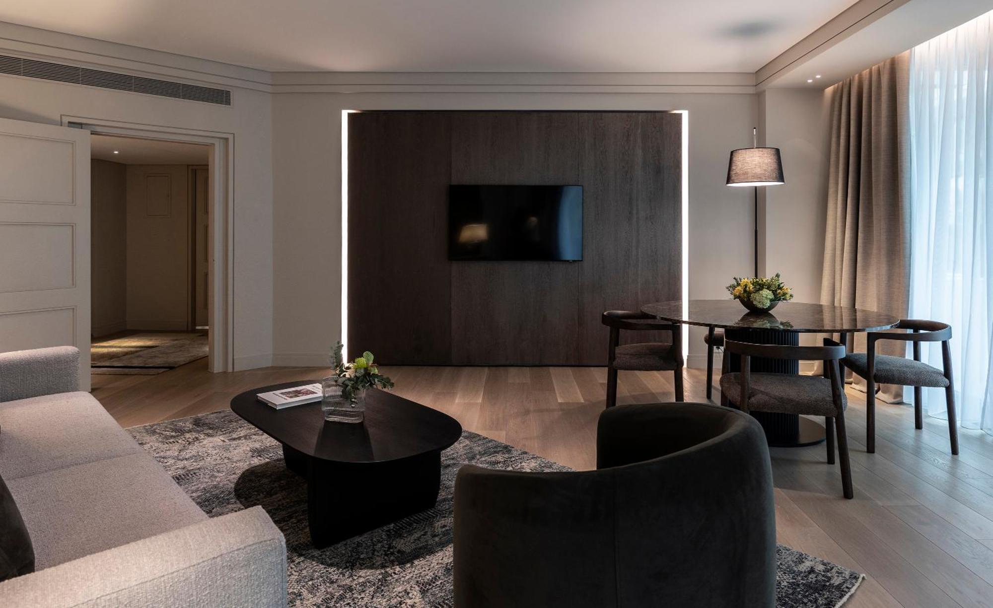 Deluxe City View Suite