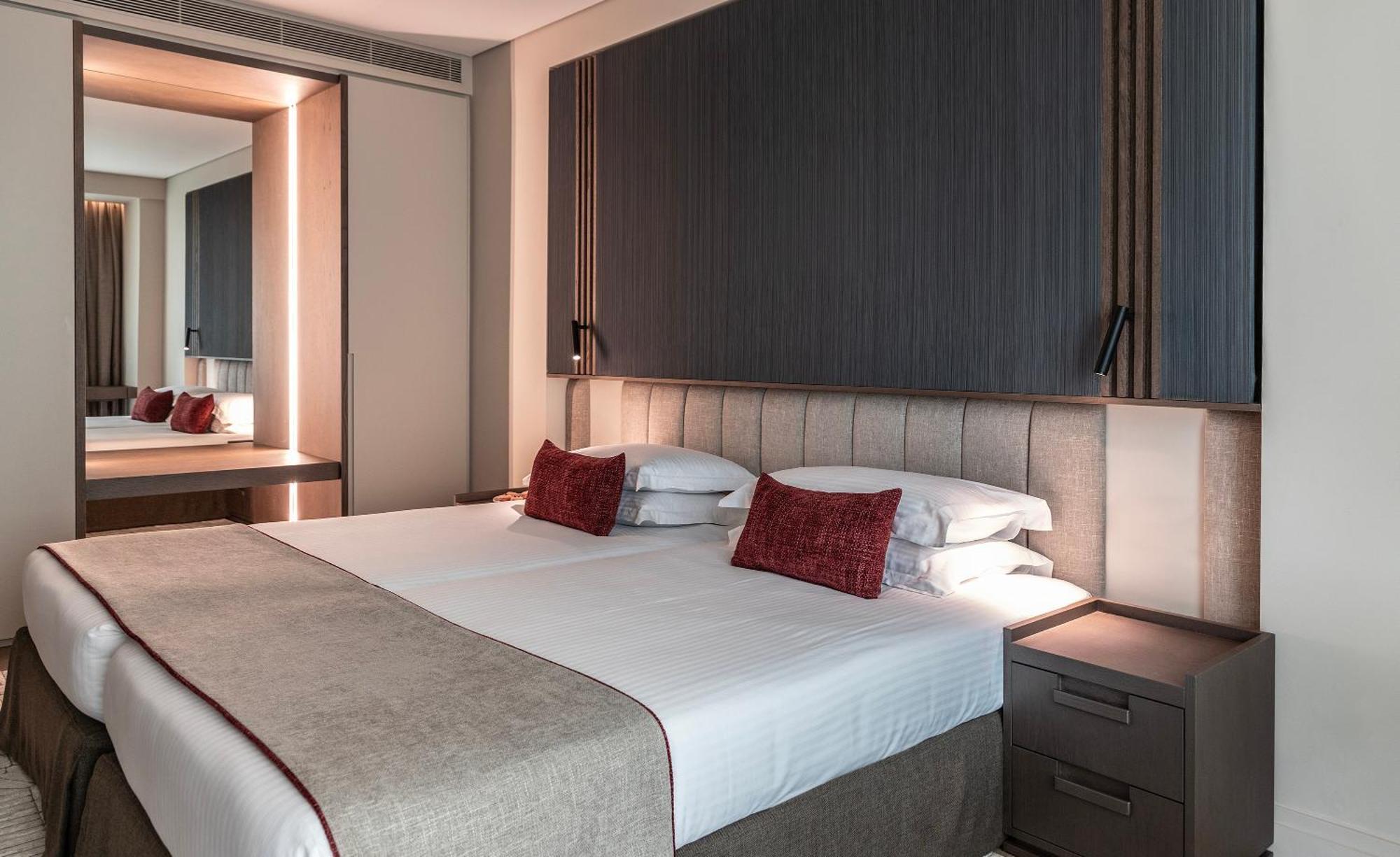 Deluxe City View Suite