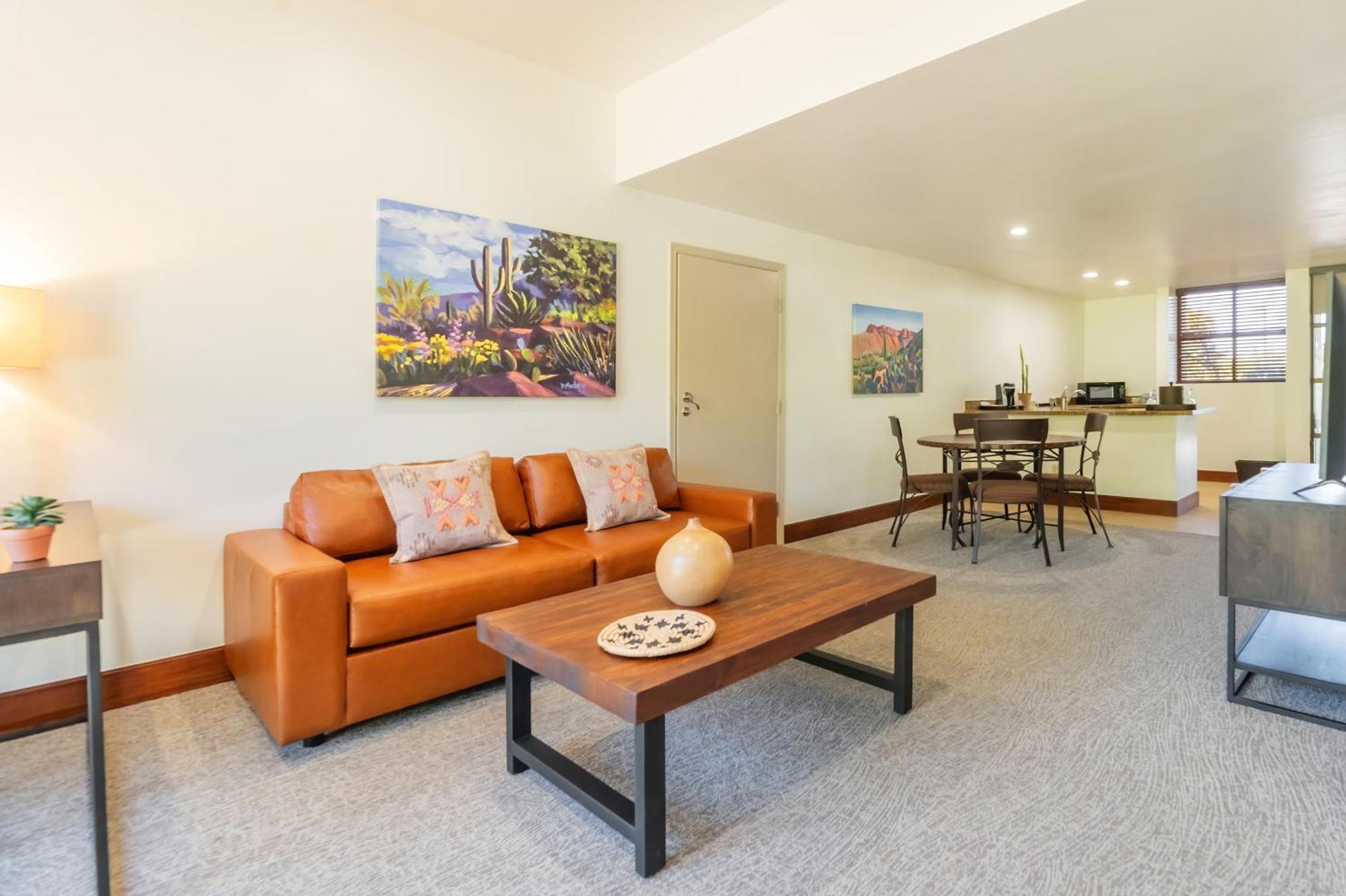 Deluxe Queen Suite