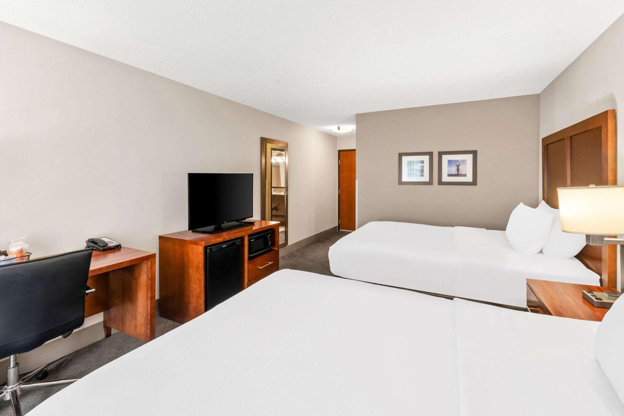 Queen Room with Two Queen Beds - Non-Smoking