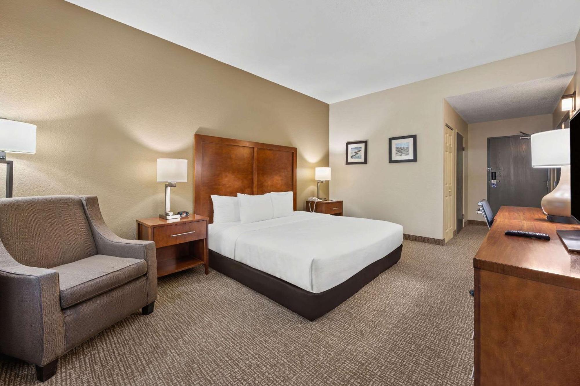 Standard King Room - Non-Smoking