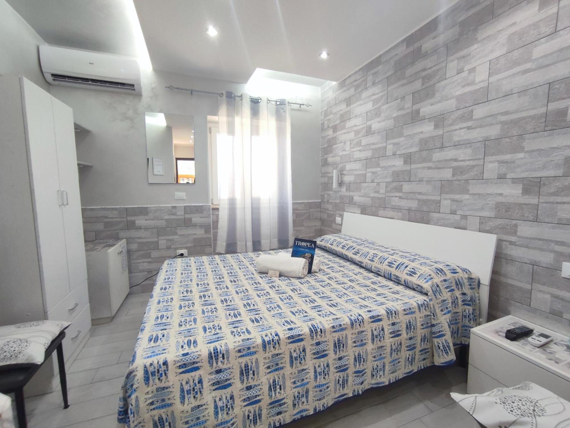 Deluxe Room,1601710449:JPEG