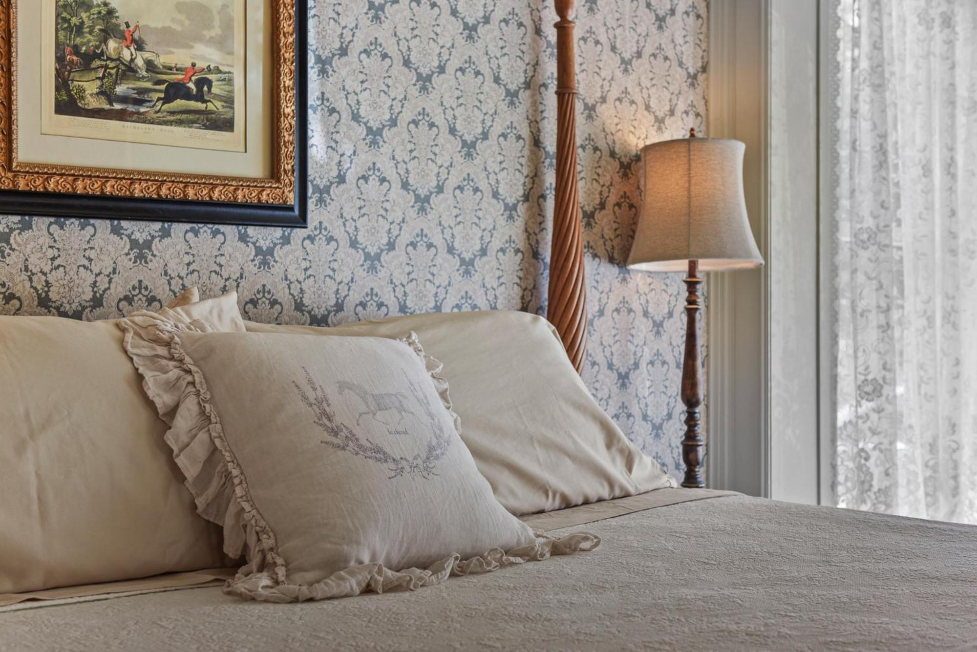 Deluxe King Suite