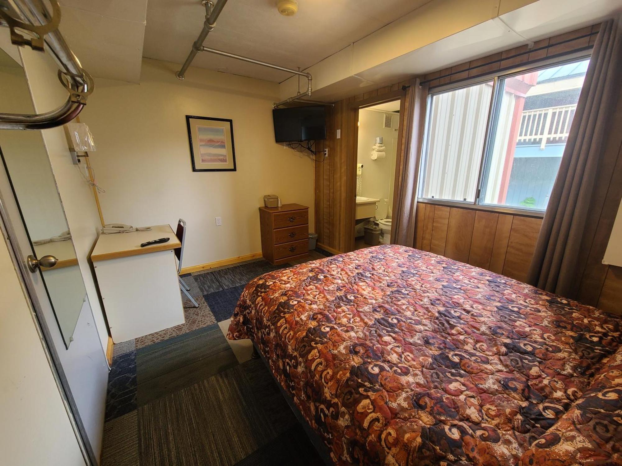 Deluxe Queen Room