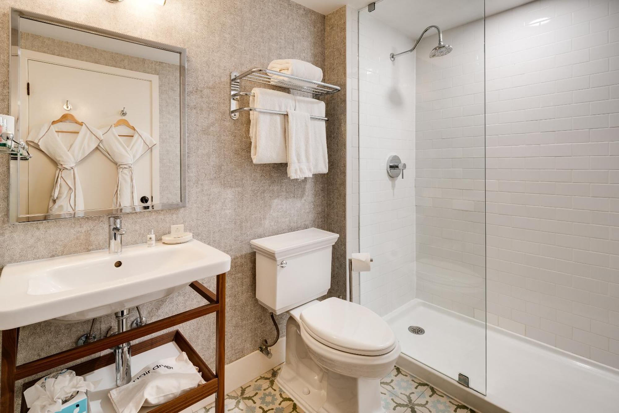 One Bedroom Suite Queen